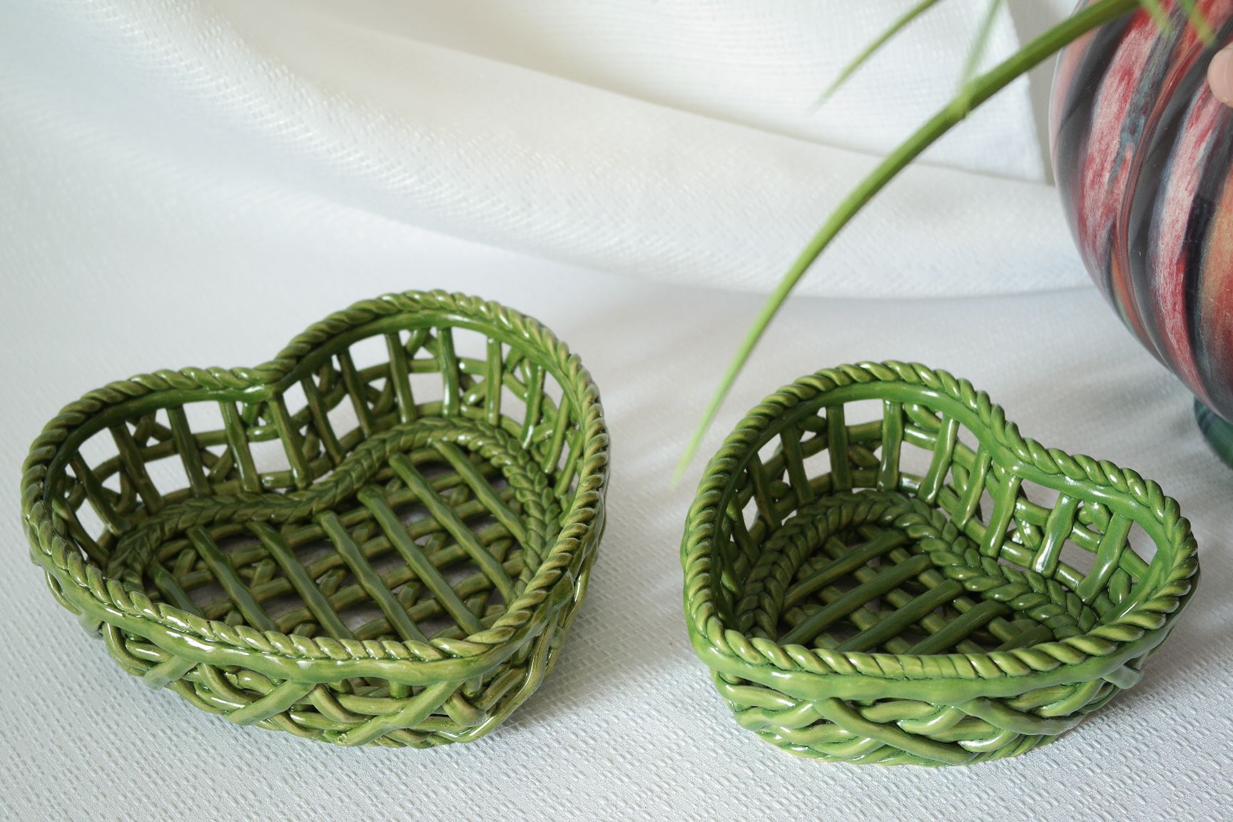 Pair of vacuum pocket ceramic braided openwork