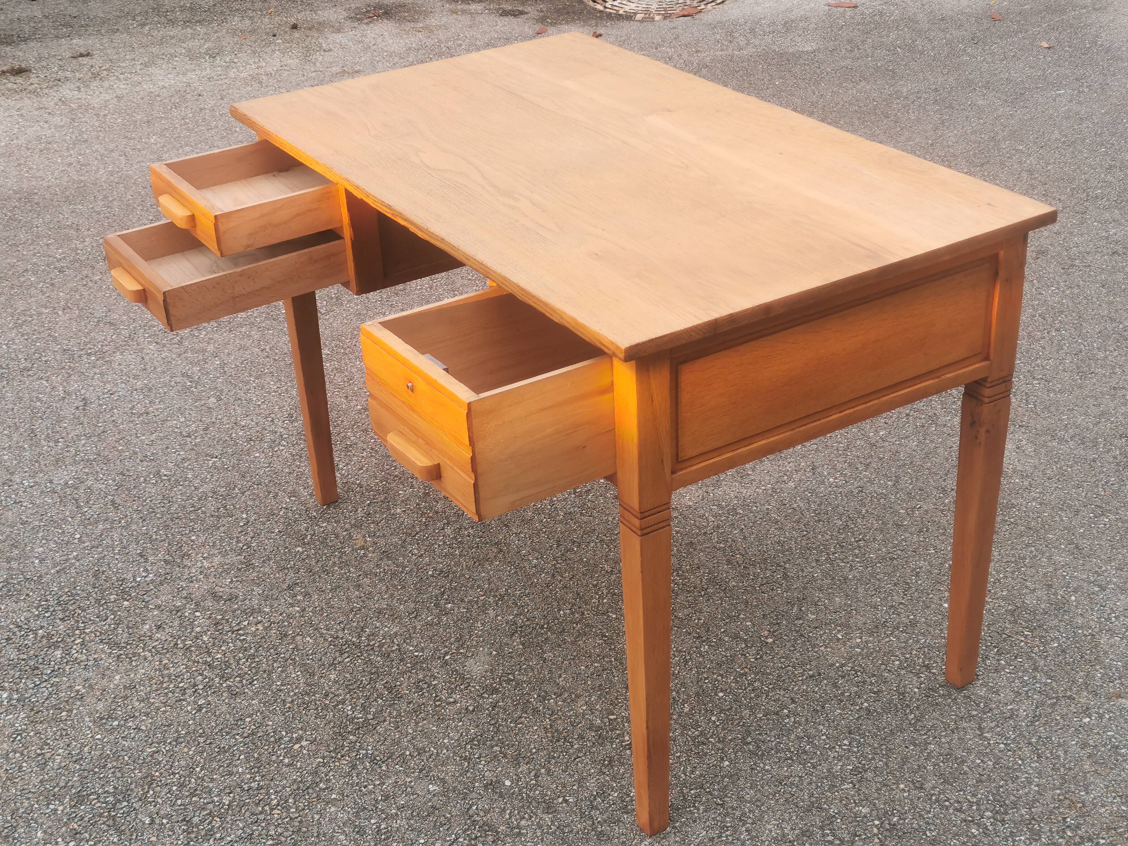 Antique wooden desk with 3 drawers