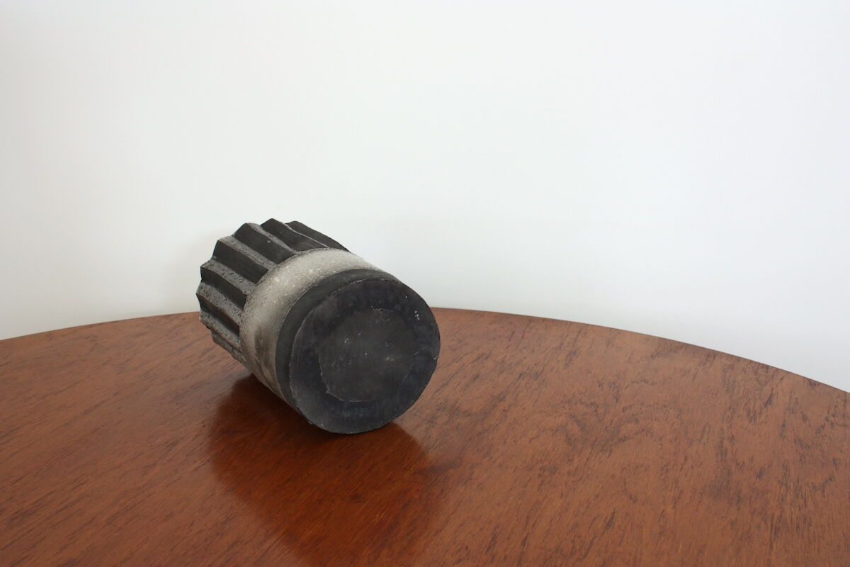 Vase brutaliste