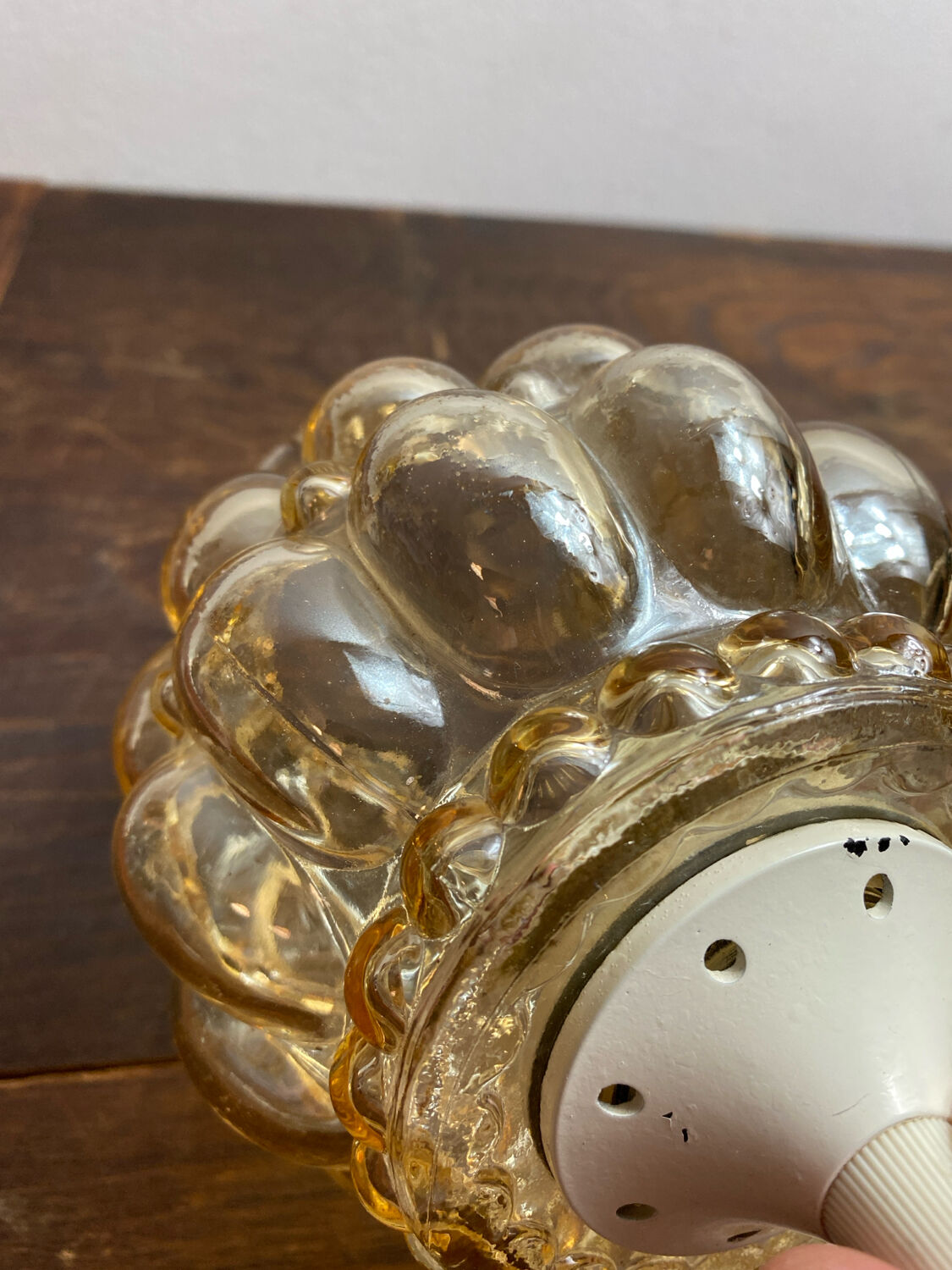 Portable pendant light in bubble glass