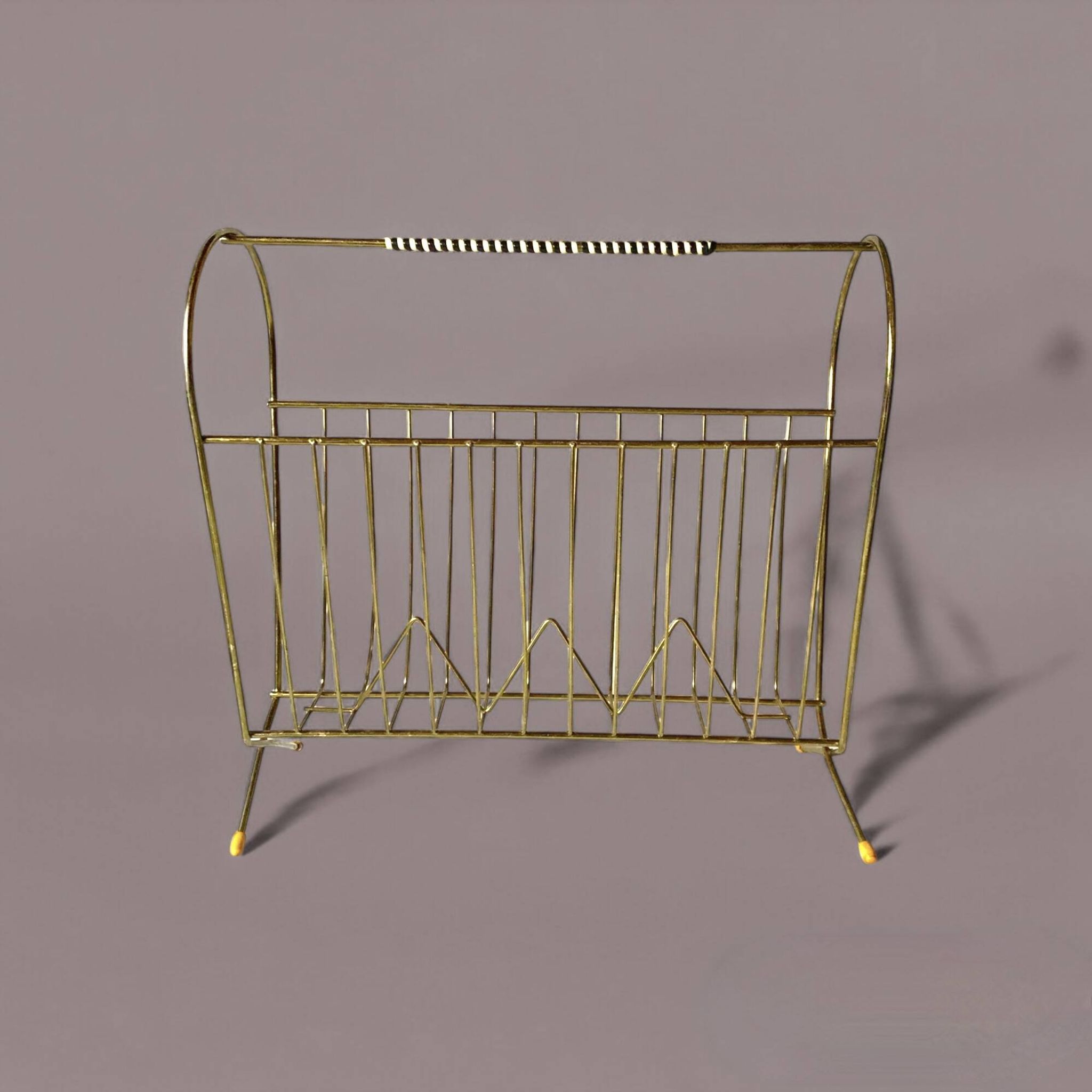 50s magazine rack in brass and scoubidou