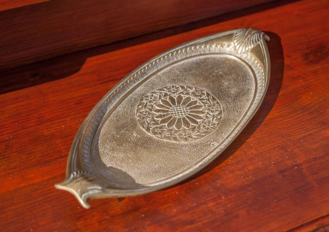 Vintage brass tray, oval tray, tray with handles, engraved tray with floral pattern, tray