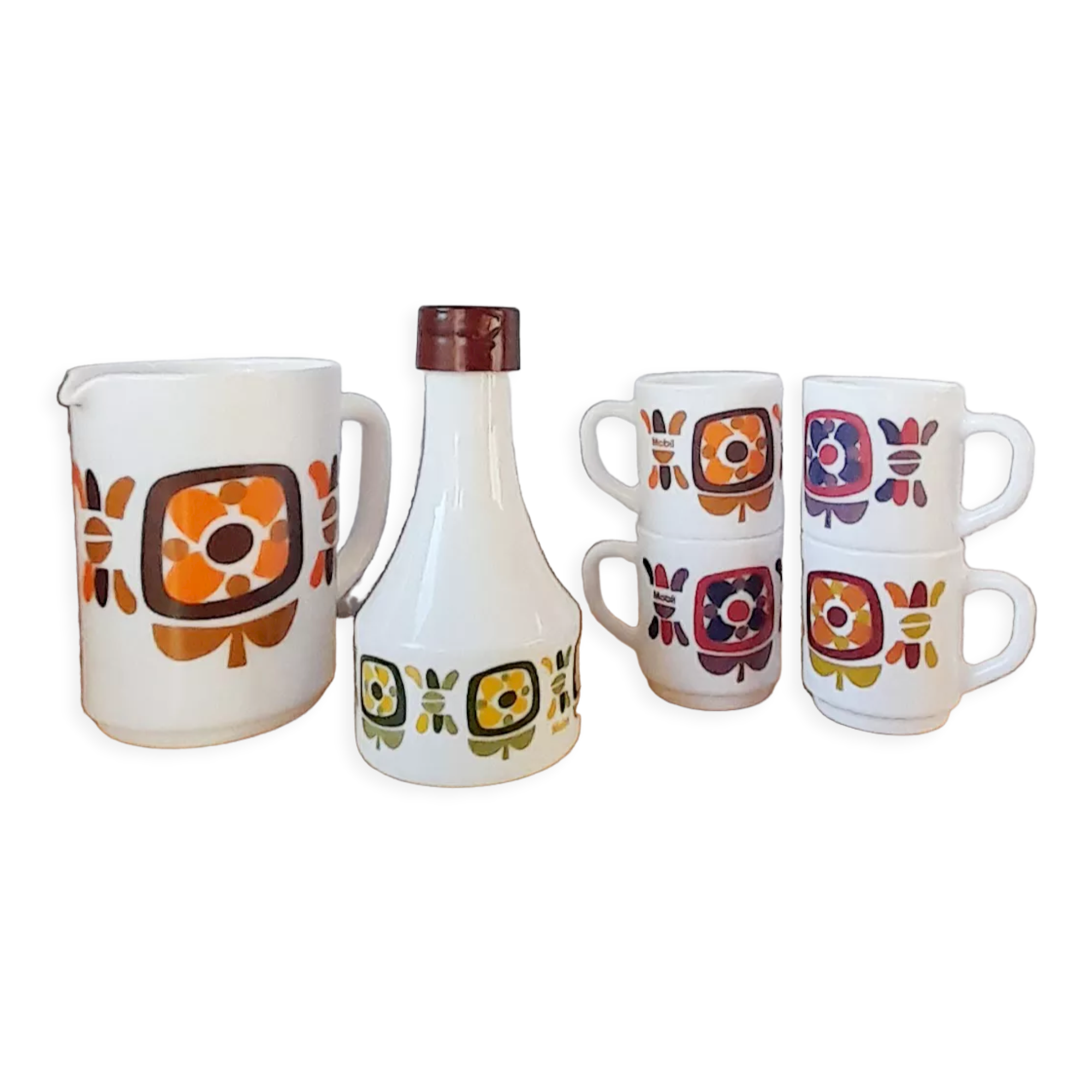 Mobil Arcopal 70s tableware set.