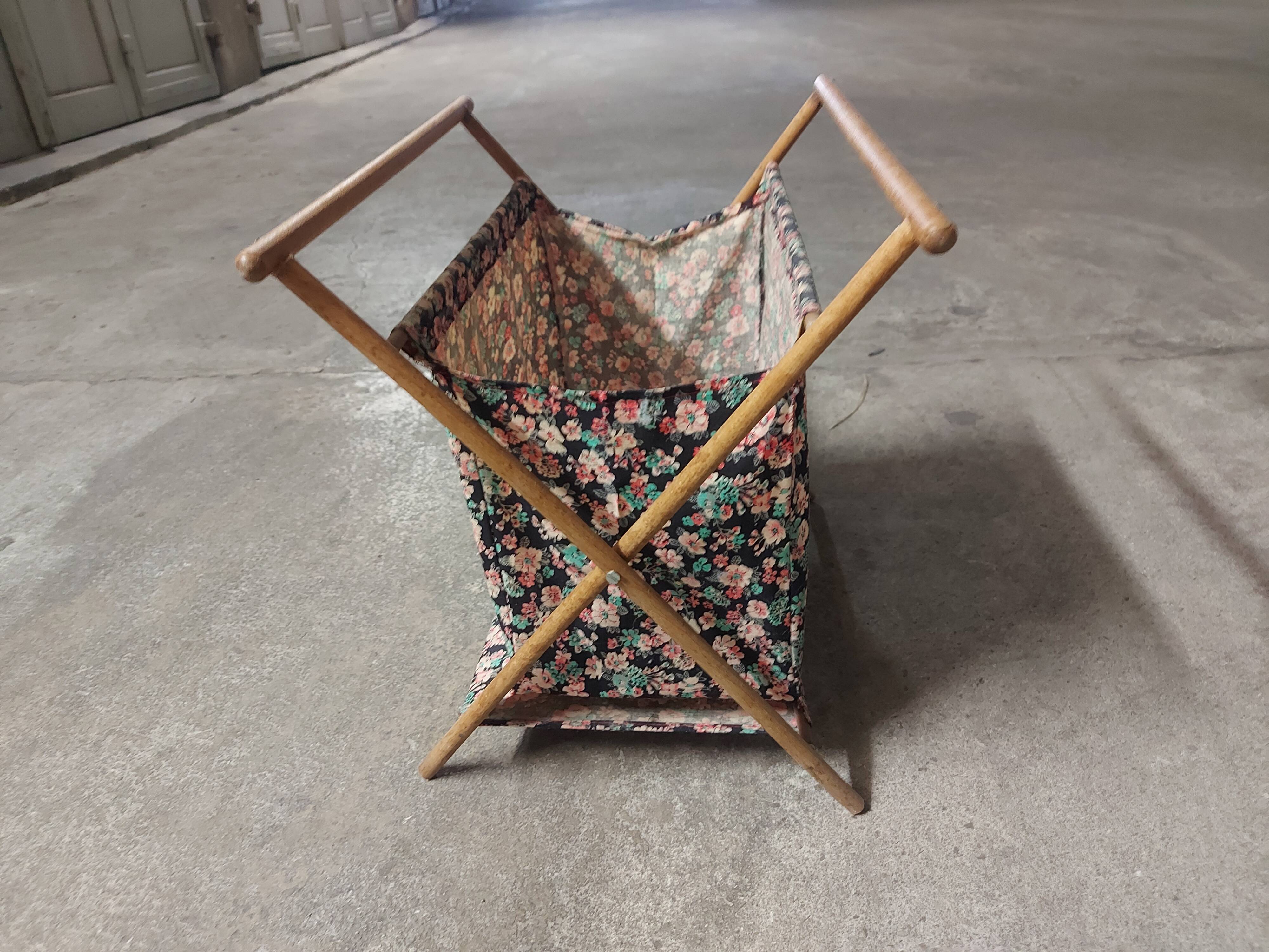 Book holder, ball of wool, vintage