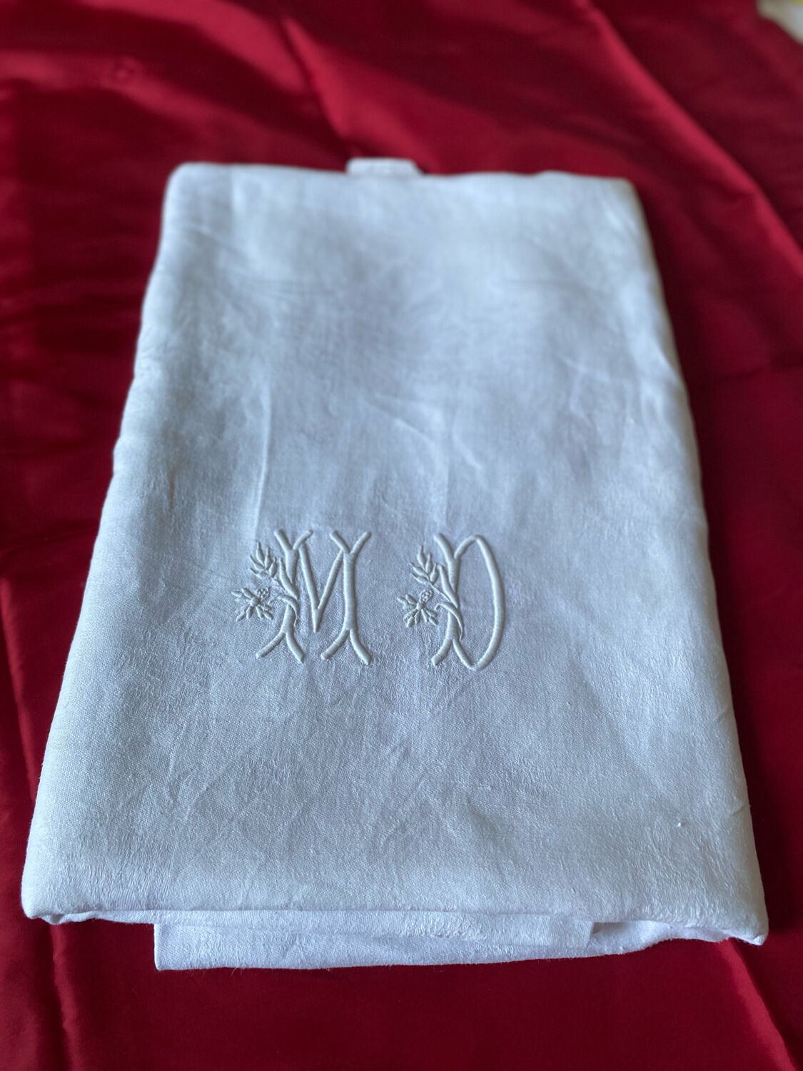 MD embroidered tablecloth
