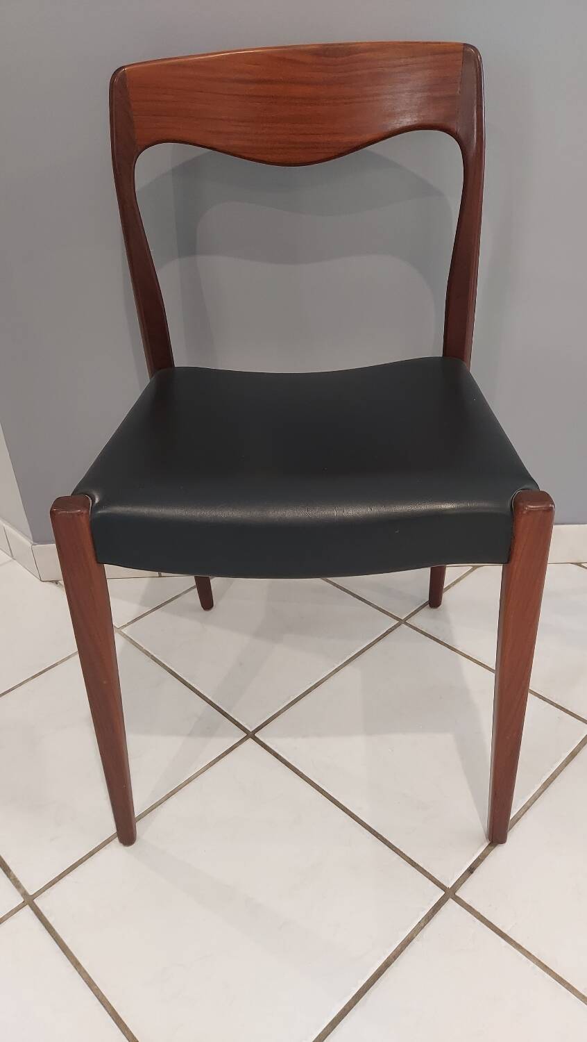 Set of 4 vintage Scandinavian teak chairs from the 1970s