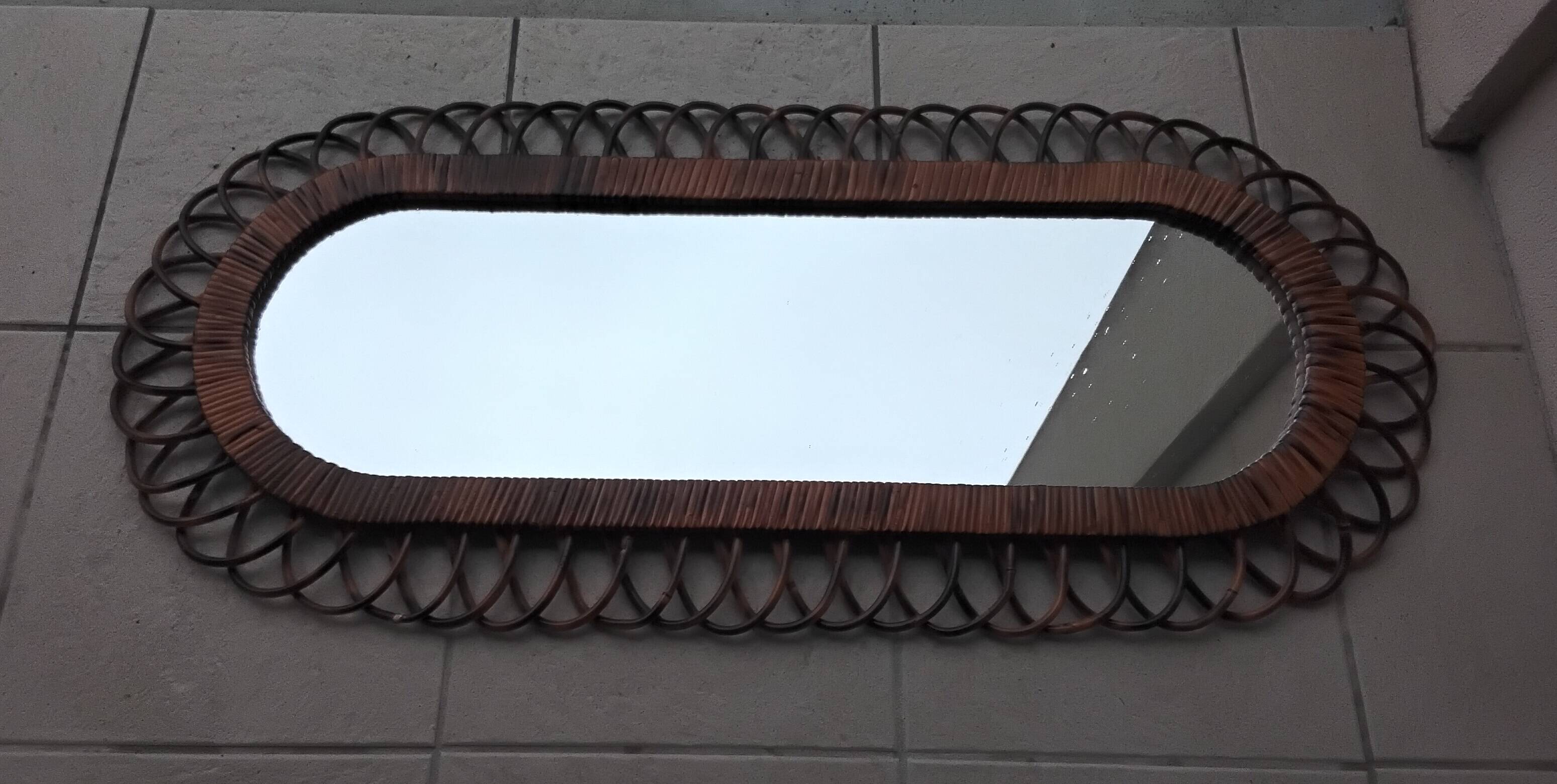 Oval mirror in rattan