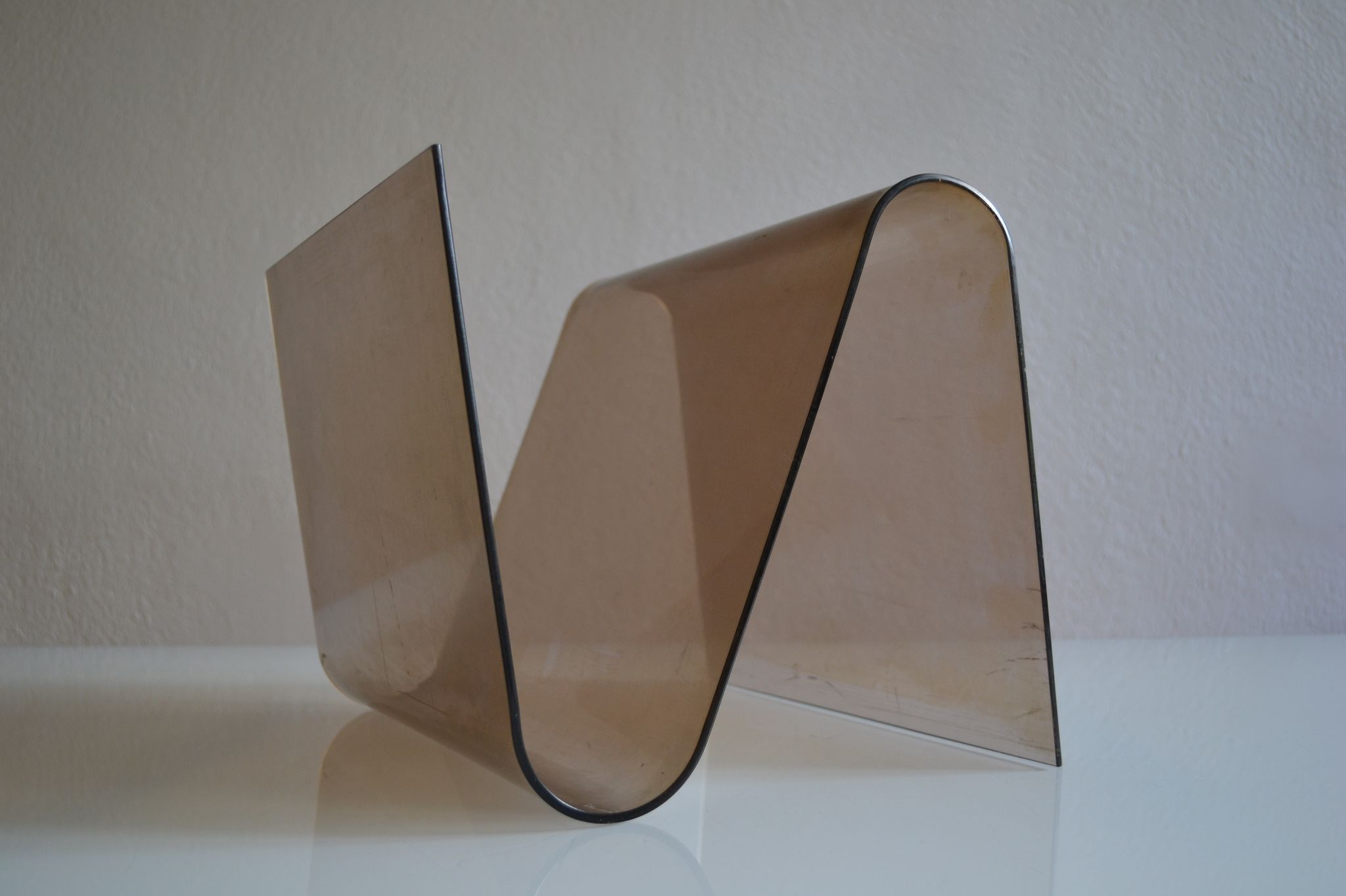 Modernist magazine holder pop space age plexiglas smokes vintage 70 years