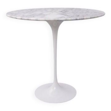 Table d'appoint Tulip ovale par Eero Saarinen pour Knoll Inc, années 1970.