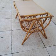 Table basse en rotin porte revue vintage