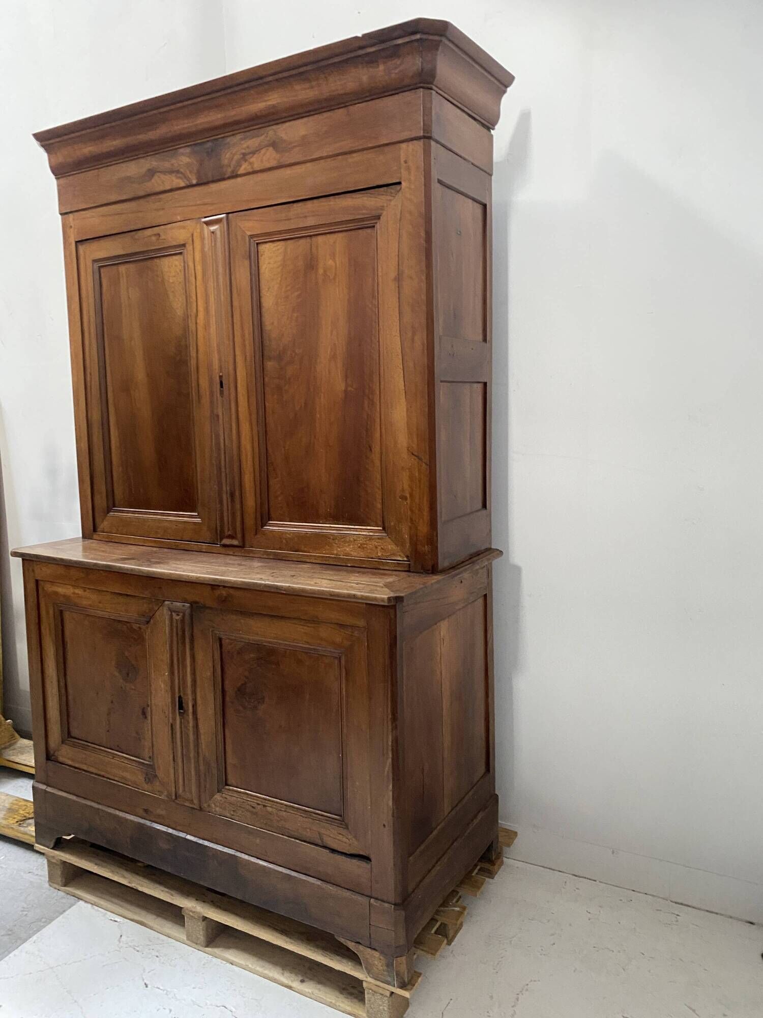 Two-body buffet in solid walnut, Louis Philippe style, 19th century.