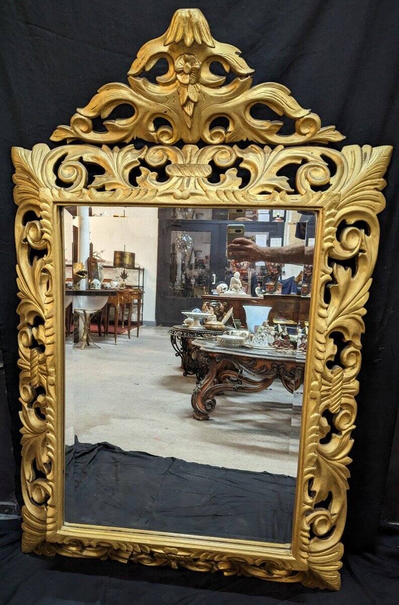 Large Italian mirror in carved and gilded wood