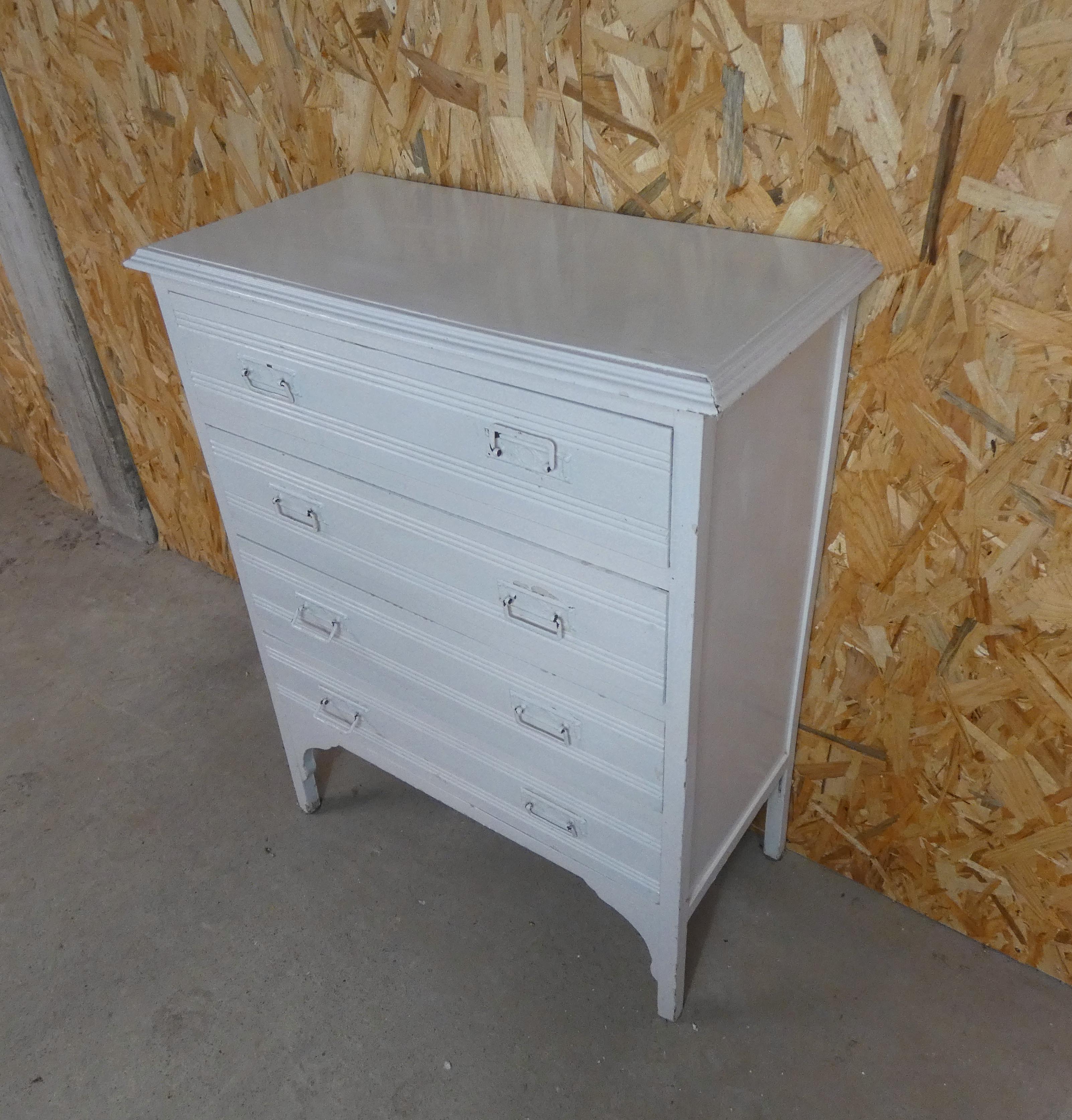Wooden chest of drawers