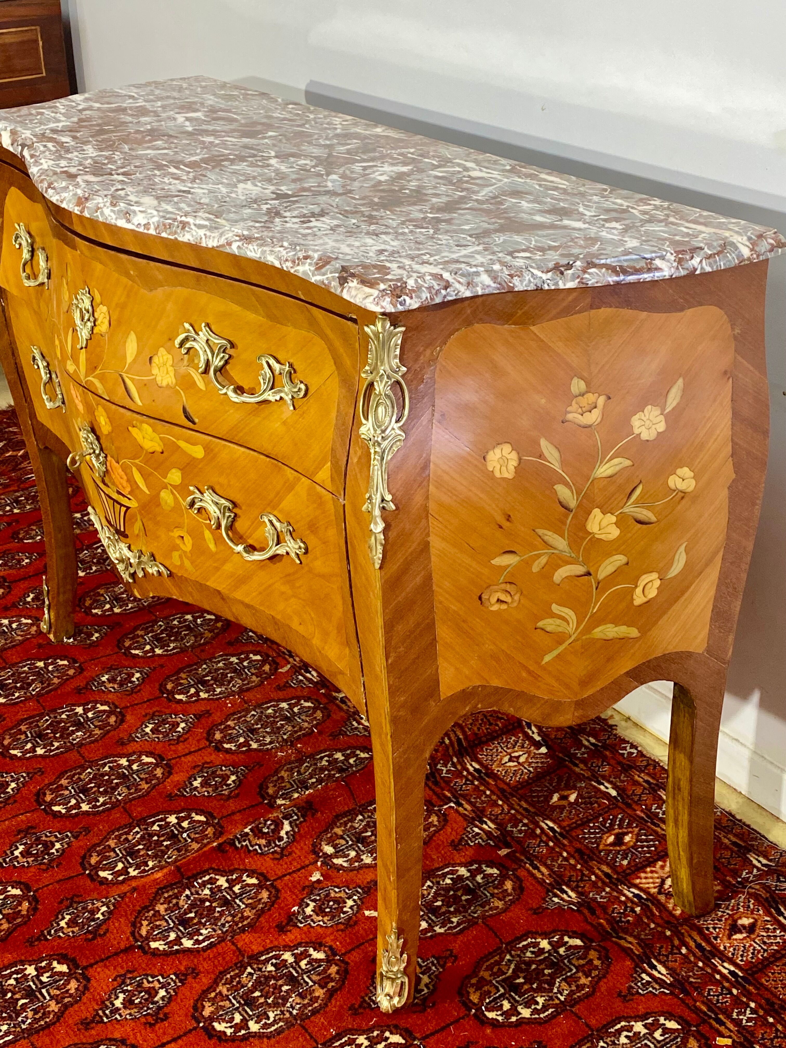Chest of drawers Frying pan with floral decoration Louis XV style