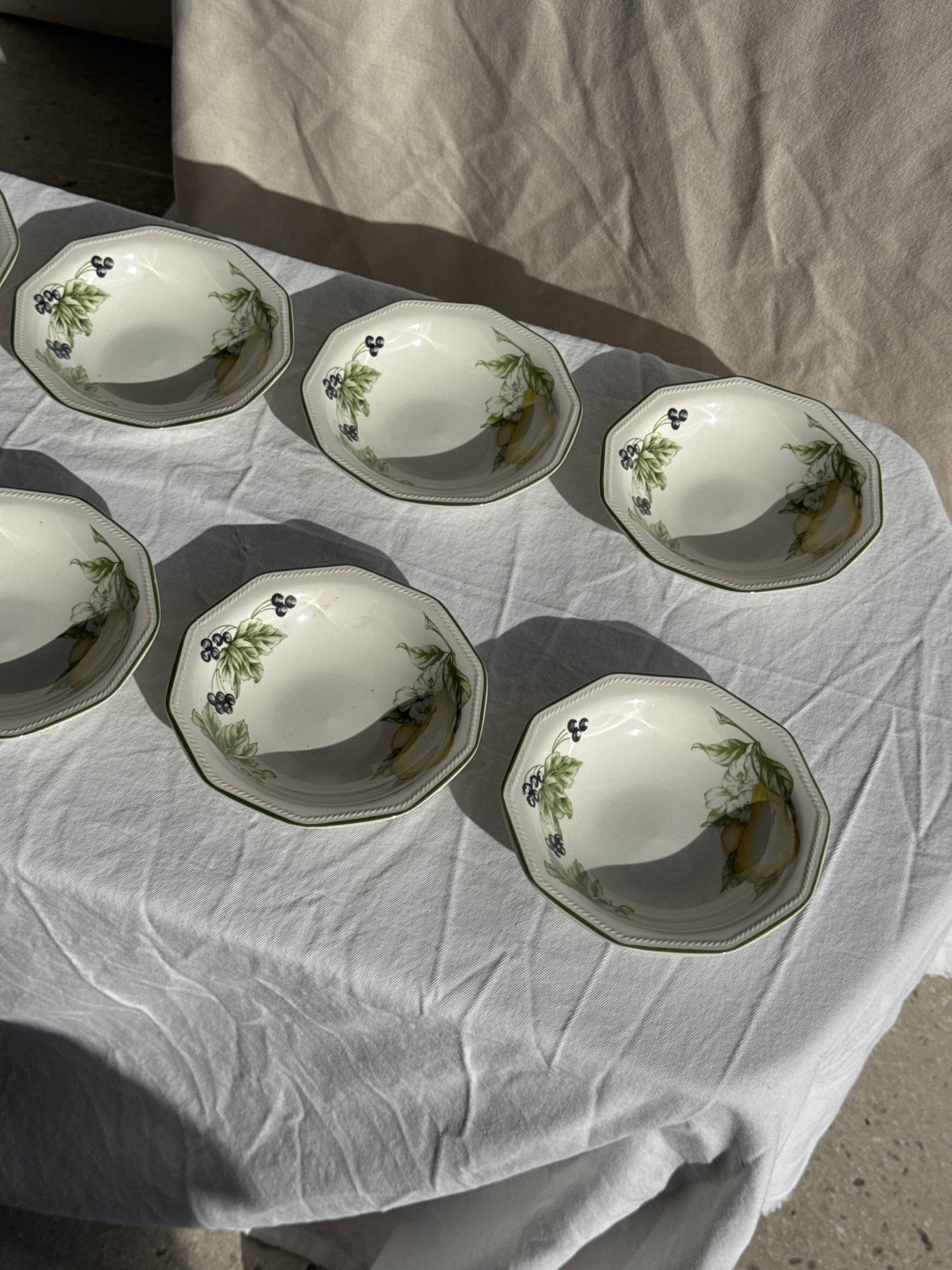 Set of 11 fruit-patterned bowls The Chartwell Collection England D17