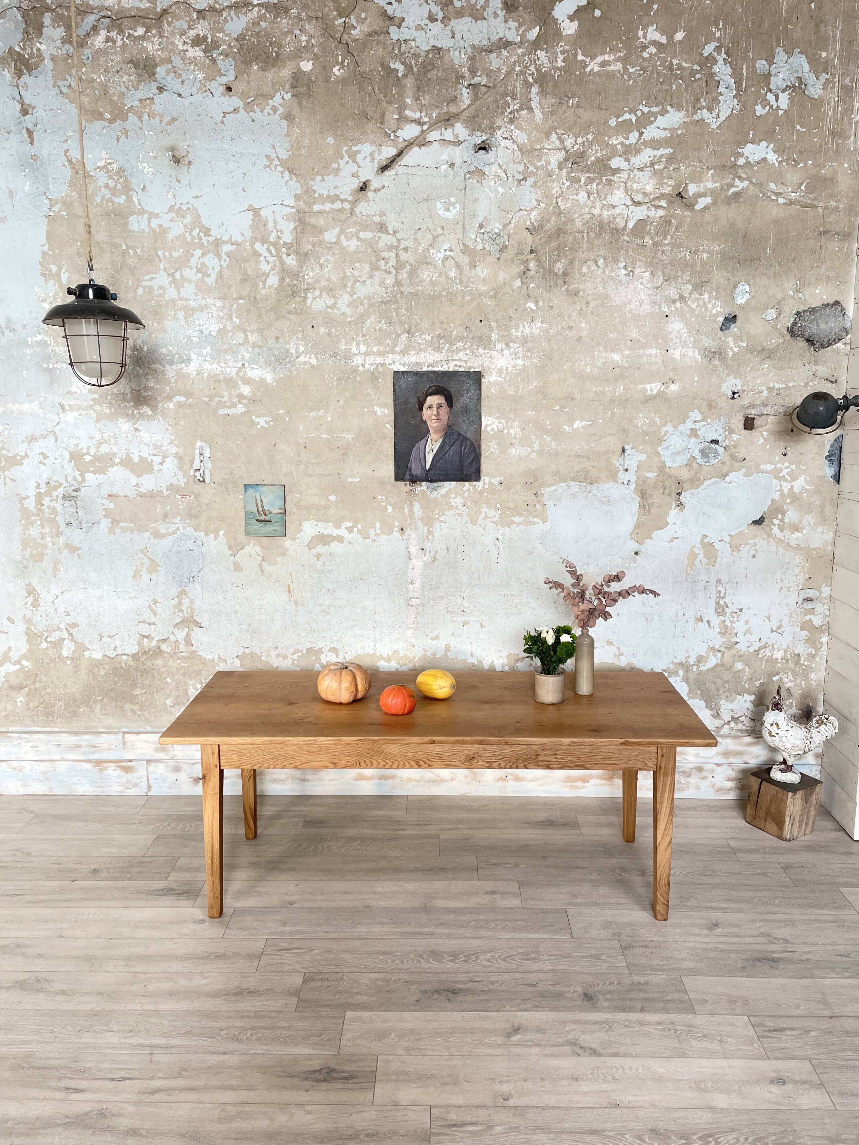 Vintage farmhouse table in solid oak.