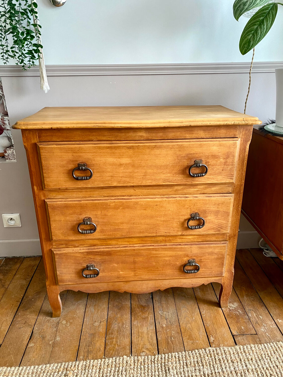Vintage wooden chest of drawers