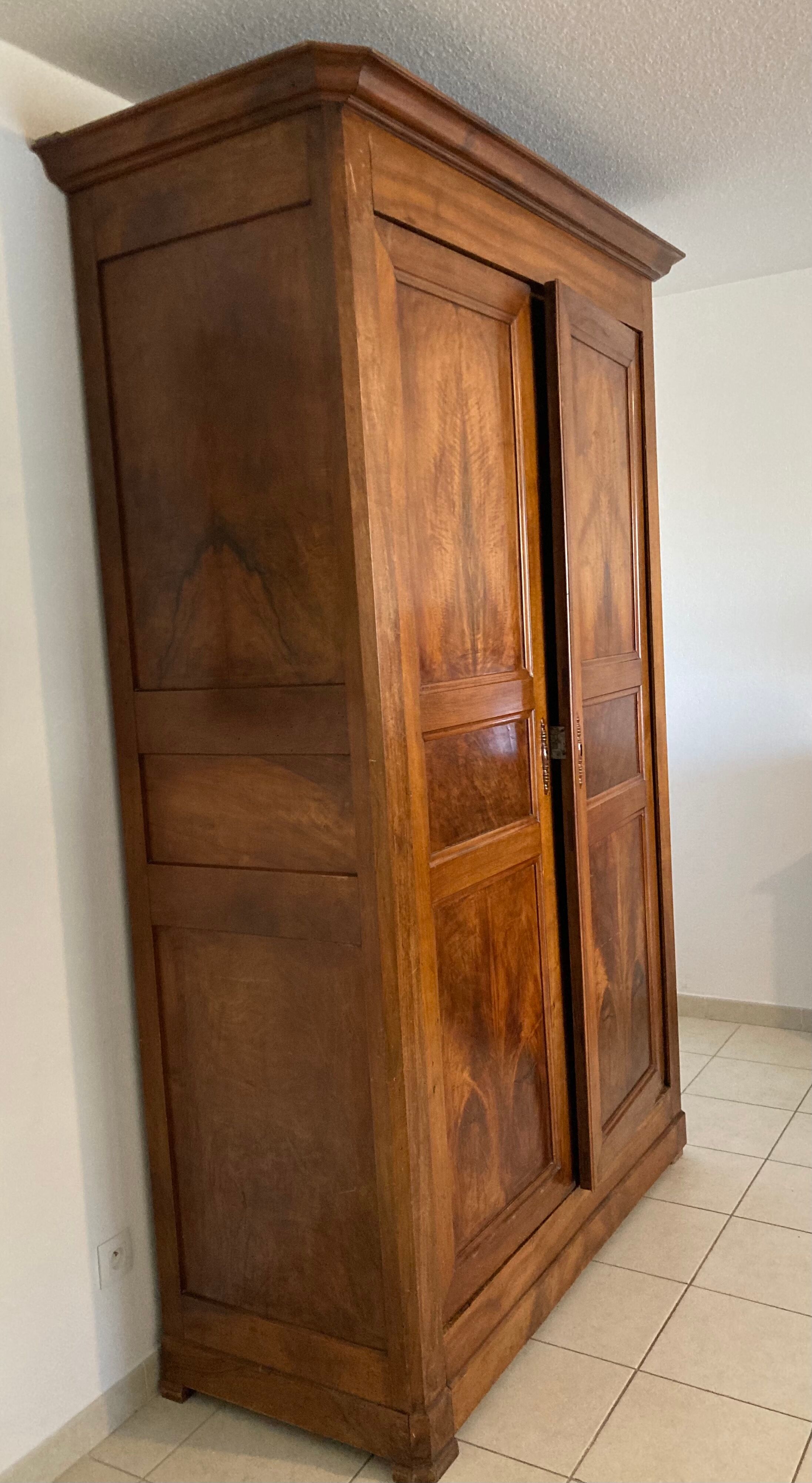 Louis-Philippe wardrobe