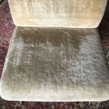 Beige velvet Pelfran Kiss chair