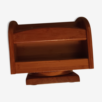 Swivel letter holder