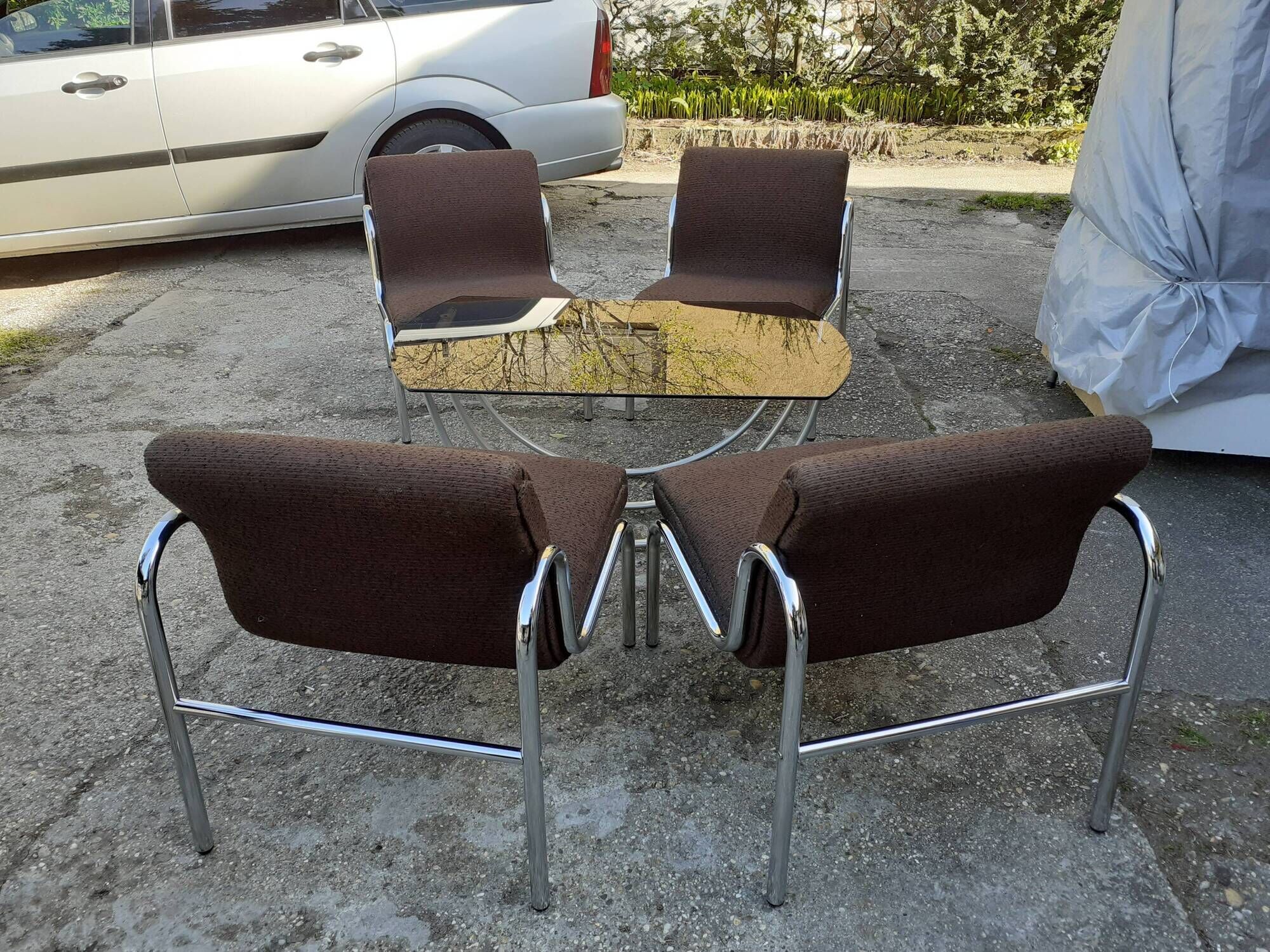 Fauteuils et table des années 1970 design hongrois