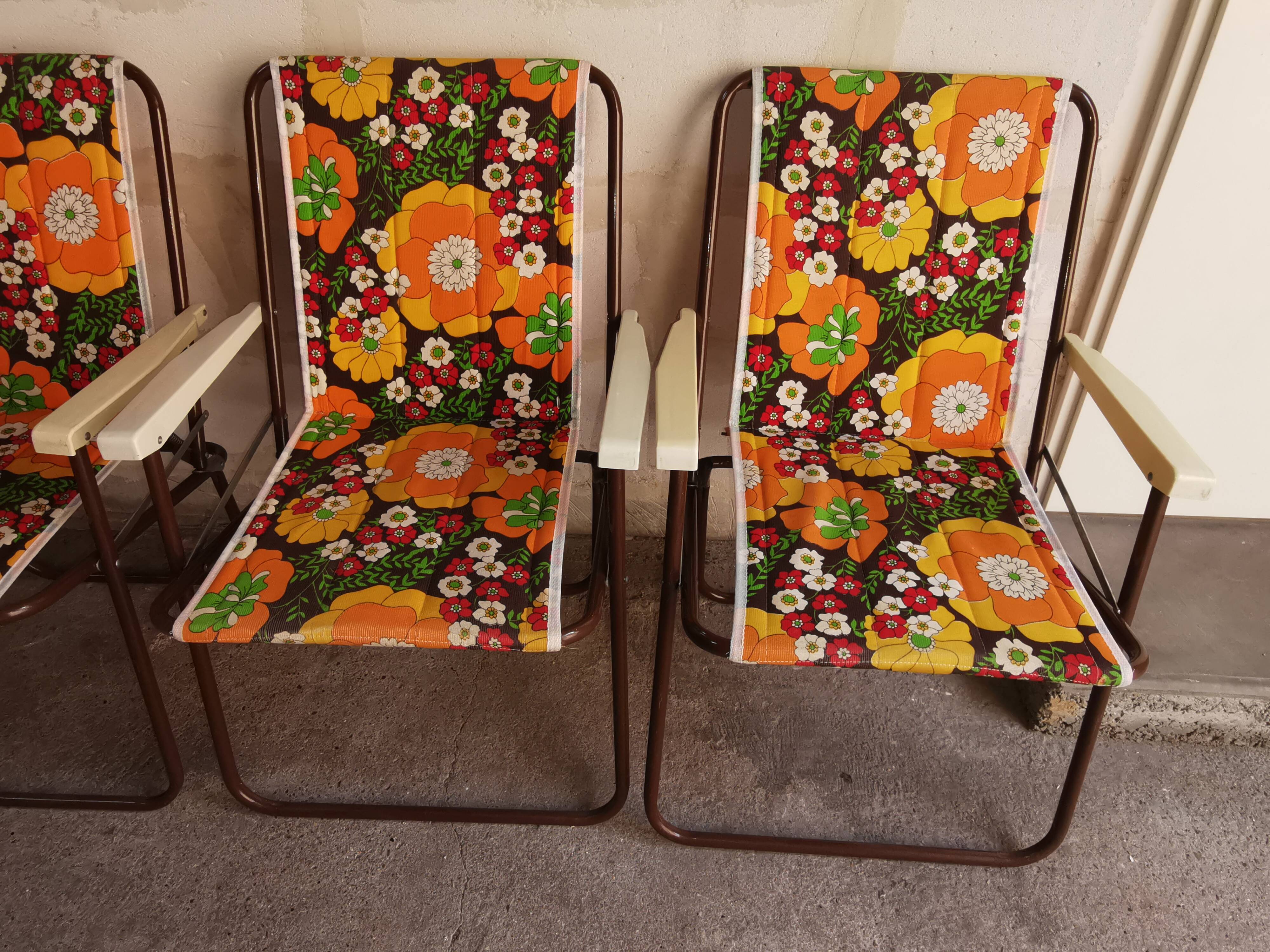 set of 4 beautiful vintage 70's Orange flower camping chairs. folding folding