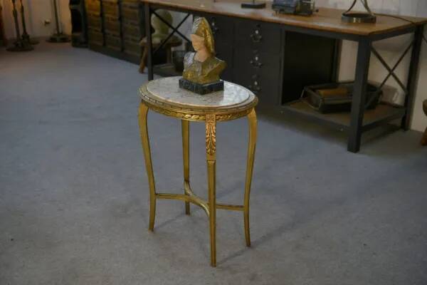Side table with curved base in gilded carved wood, Louis XVI style, 20th century
