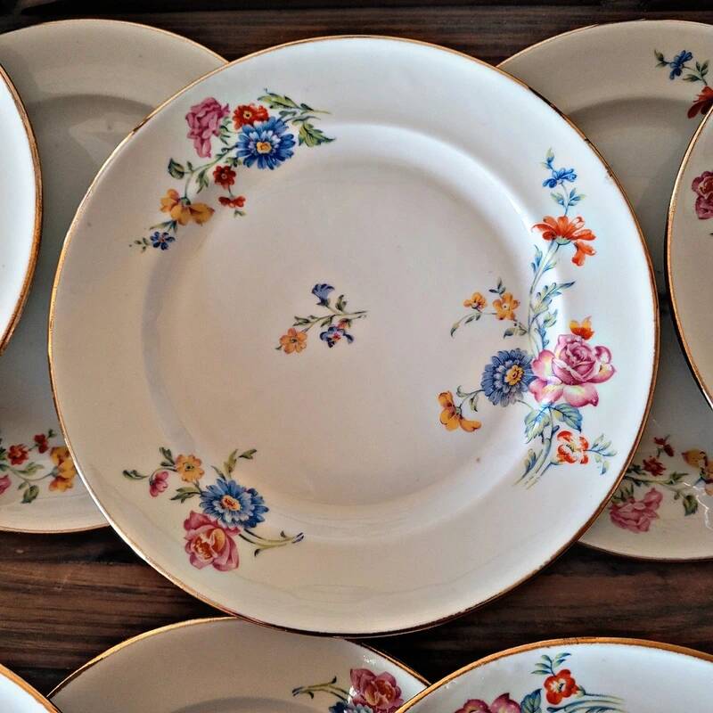 12 M8S France porcelain dessert plates, floral design