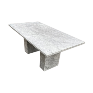 table à manger en marbre de Carrare