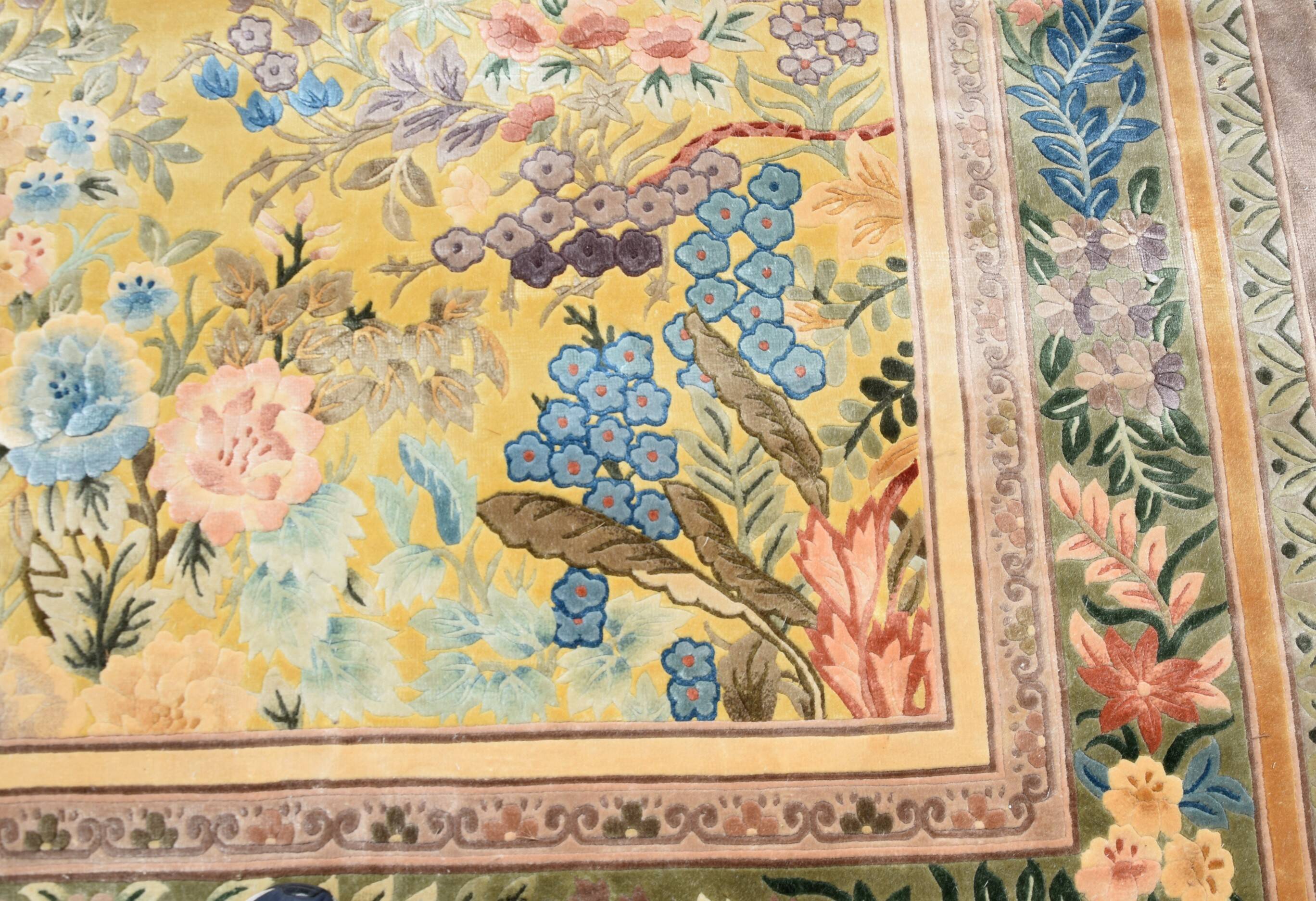 Chinese Art Deco Shanghai Rug: 100% Silk - Handmade: 2.00 X 3.00 M