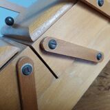Sewing box worker