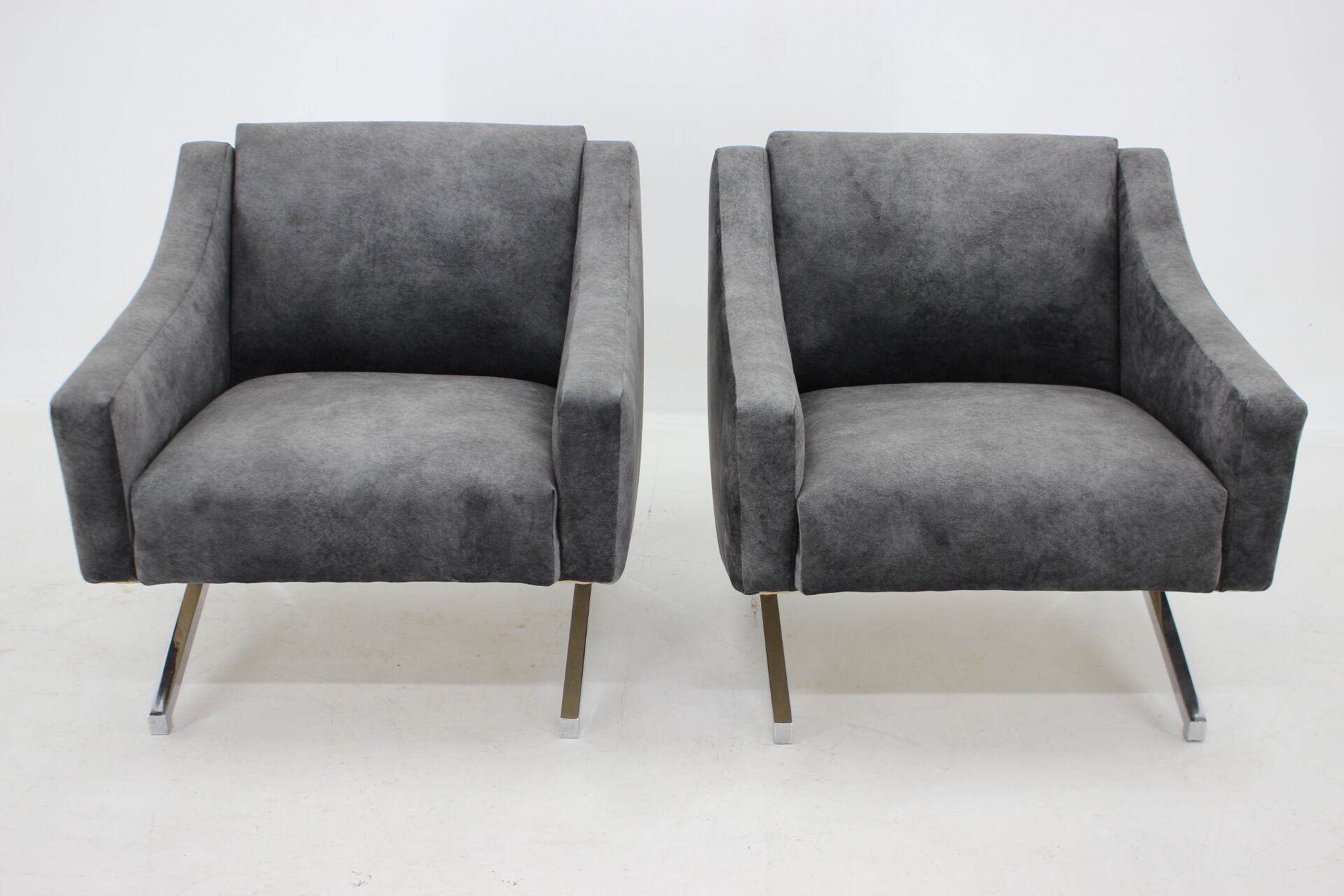 1970s pair of italian design armchairs