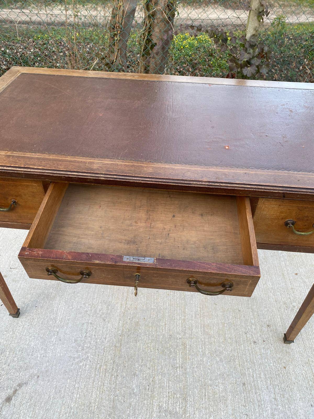 Louis XVI desk in solid wood and burgundy leather