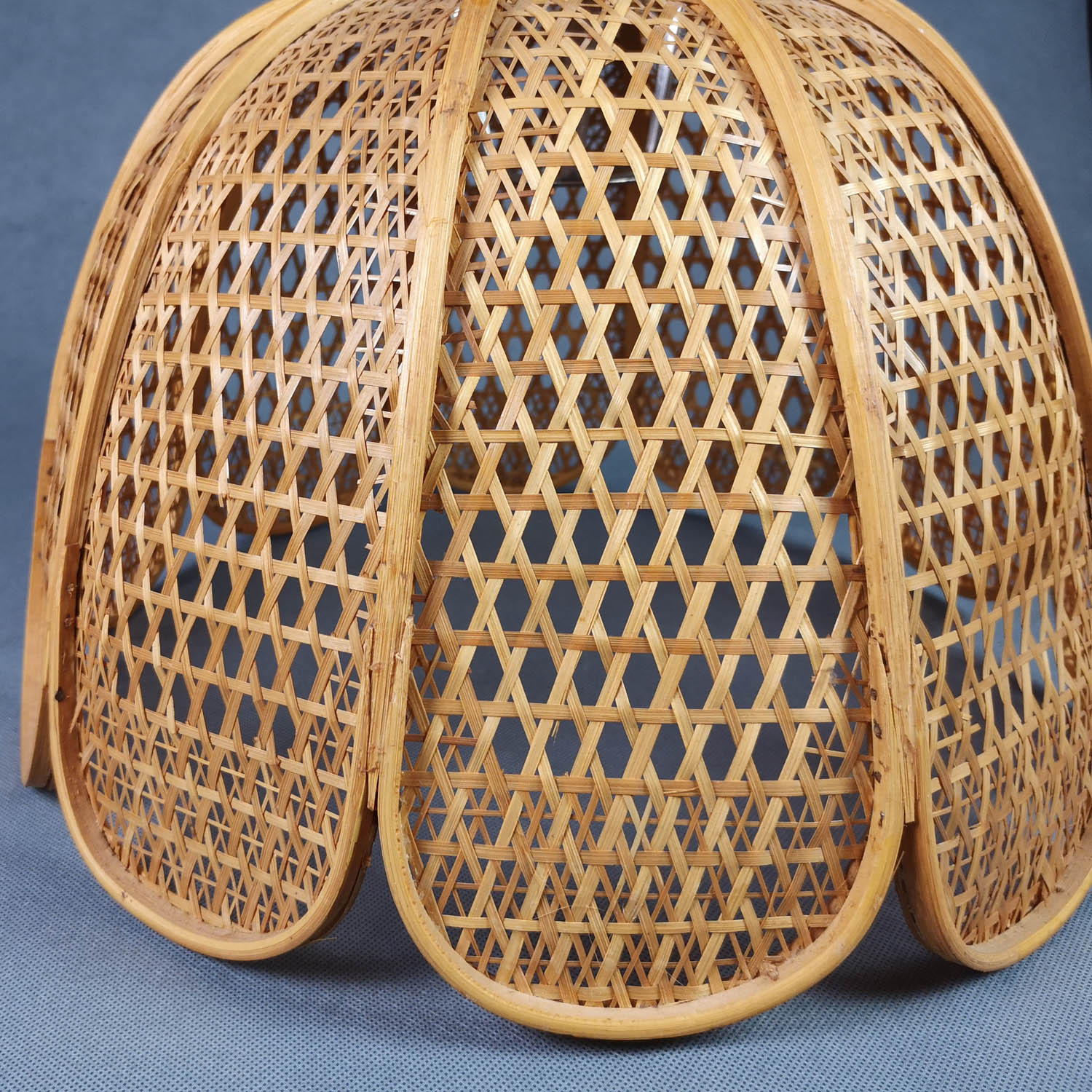 Flower suspension in braided rattan and vintage openwork - very nice condition