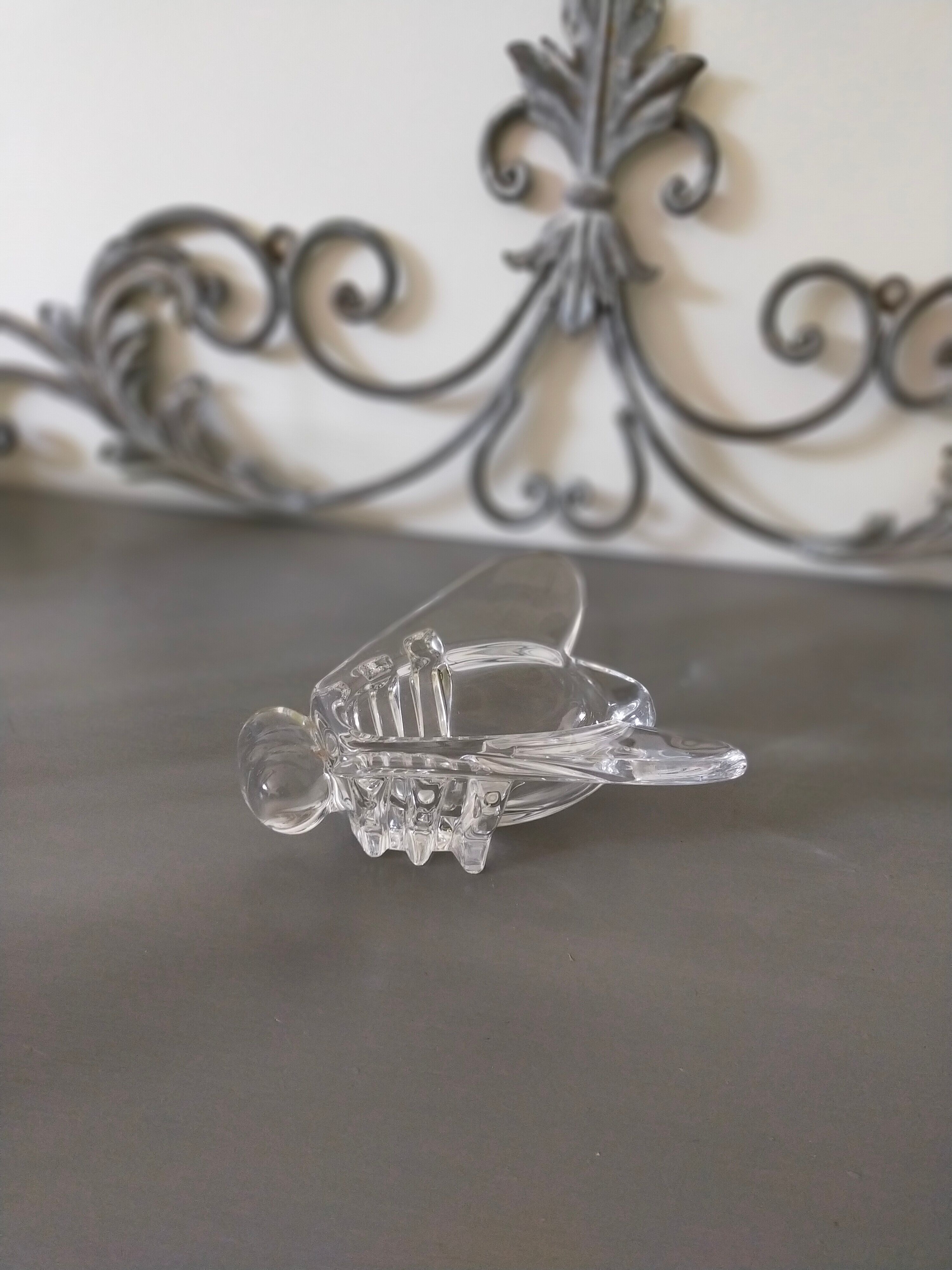 Vacuum pocket crystal old bee or fly valves