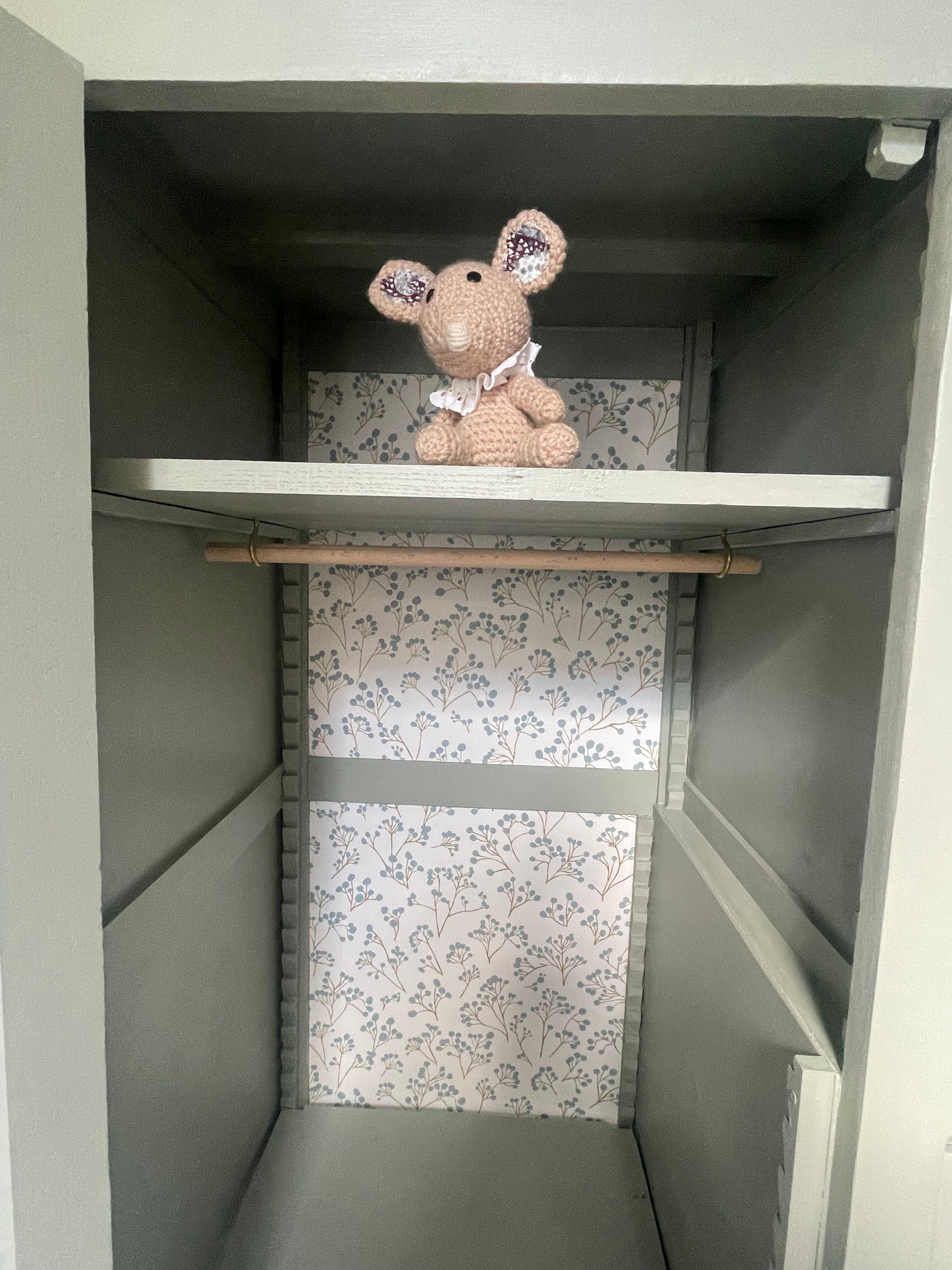 Asymmetrical cabinet