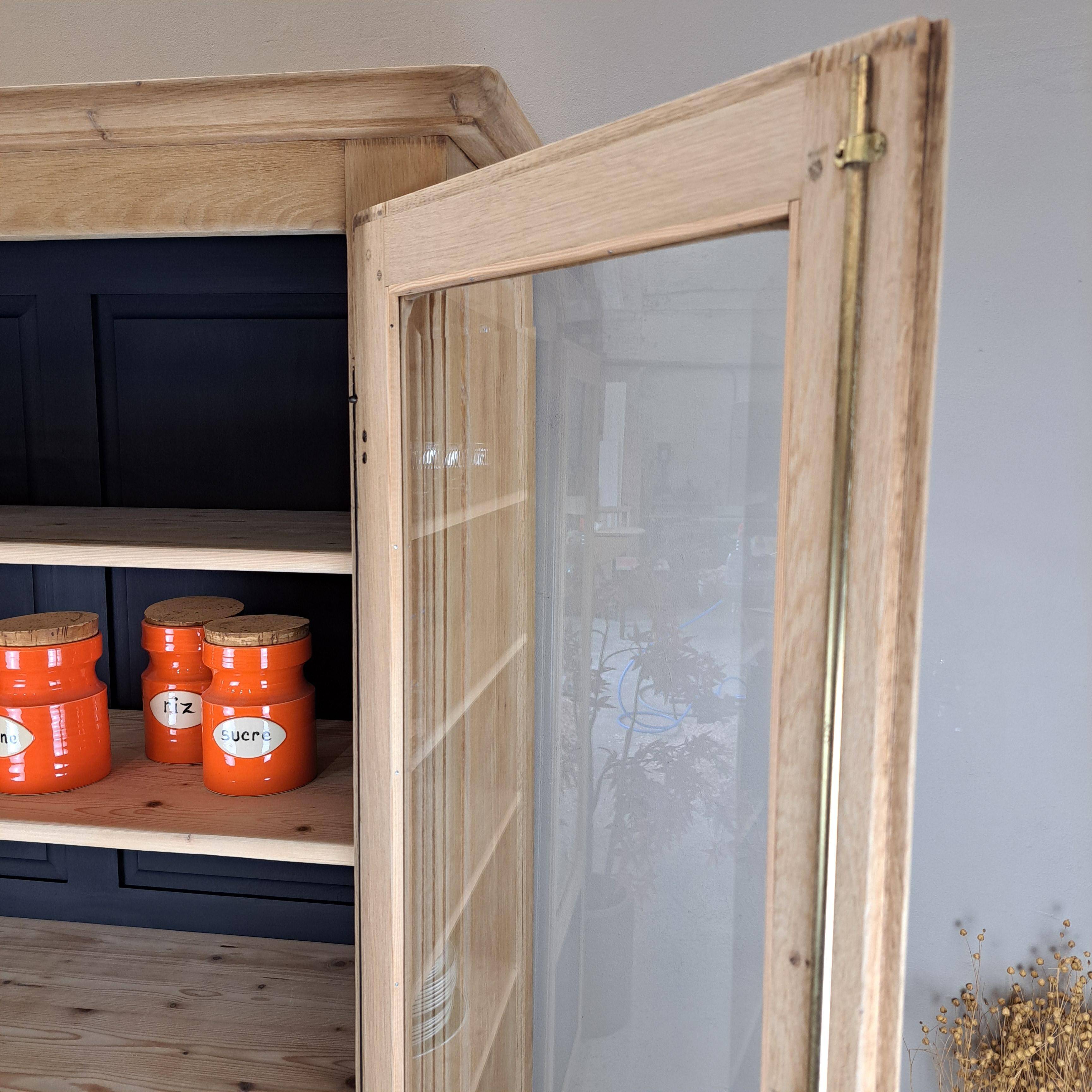 GLASS CABINET IN SOLID OAK