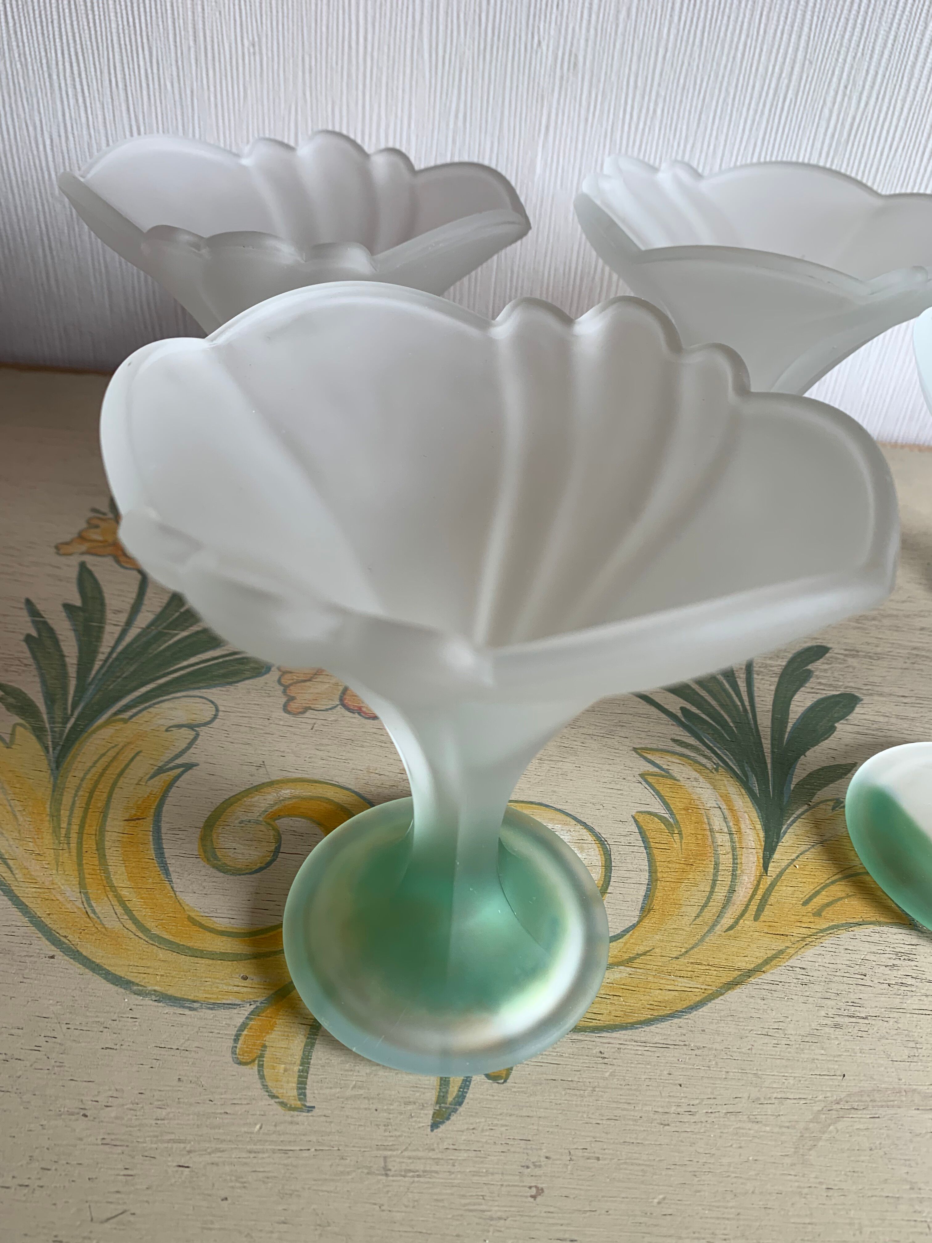 Set of 6 Art Deco dessert bowls in frosted glass with a gradient stem.