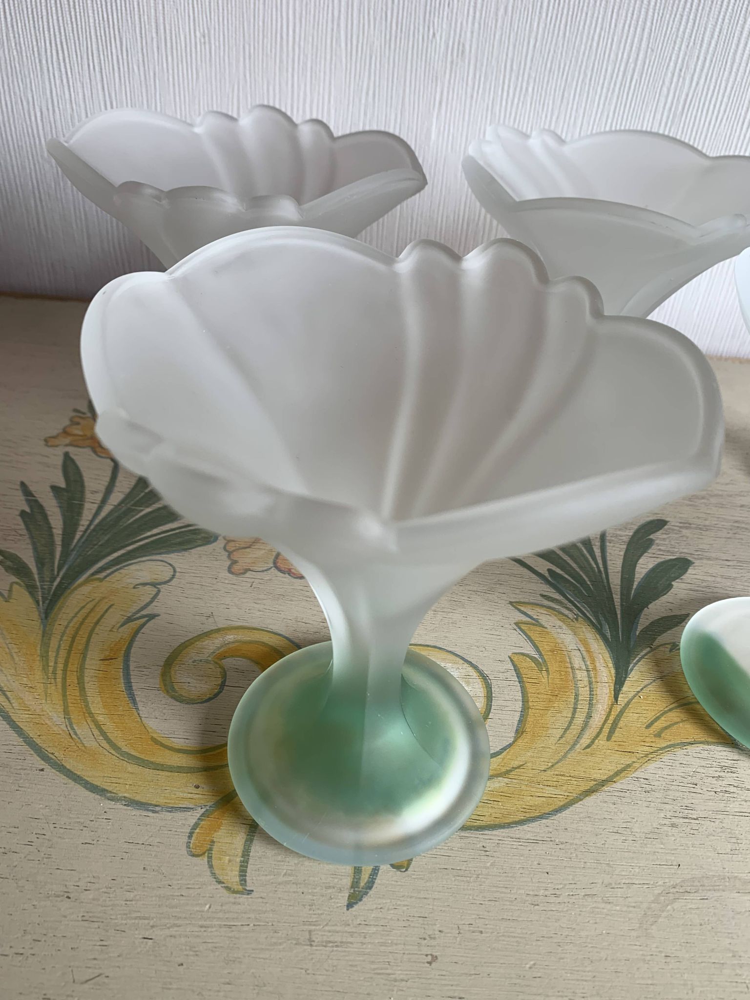 Set of 6 Art Deco dessert bowls in frosted glass with a gradient amber stem.