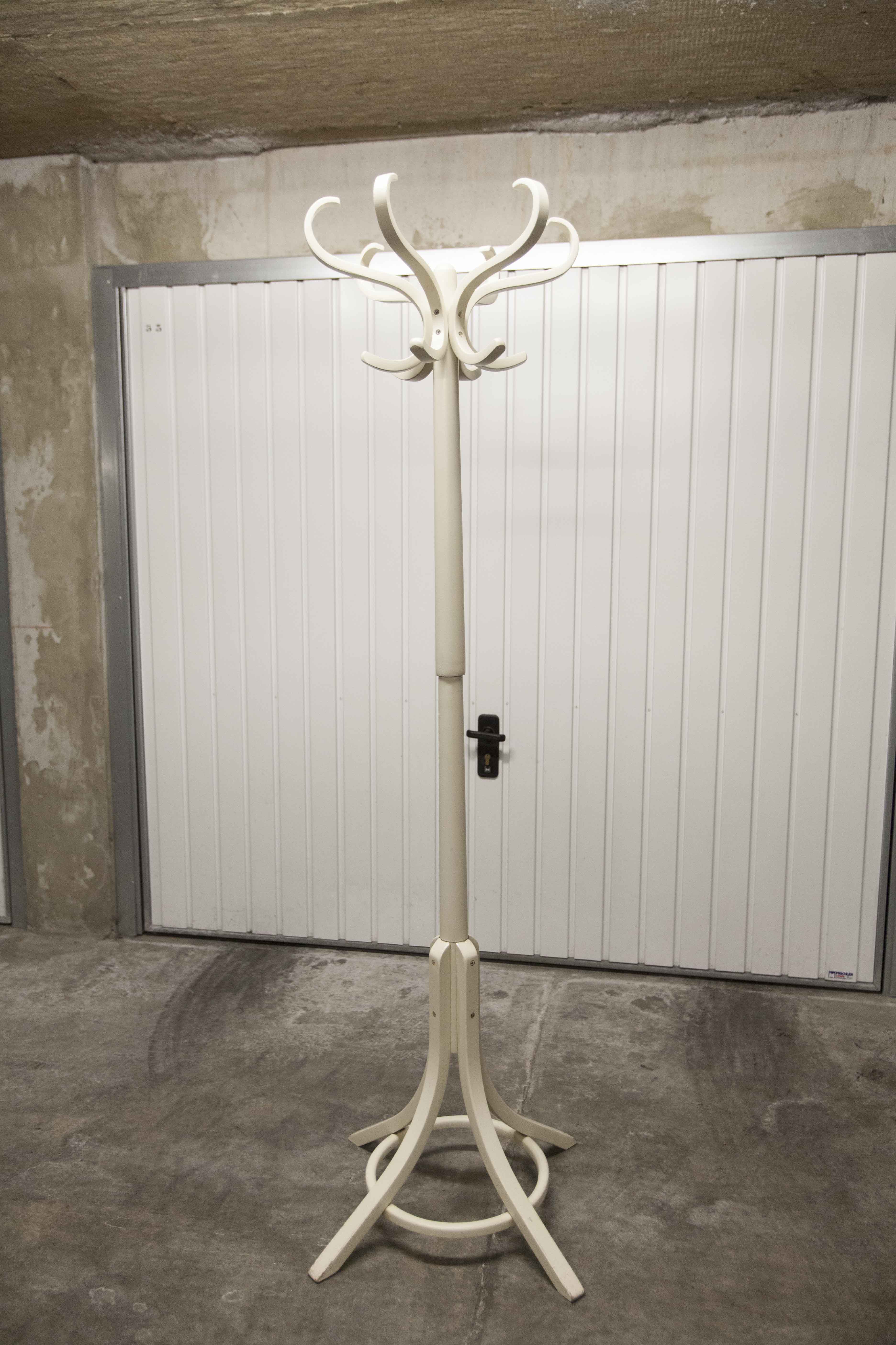 Parrot wears white Baumann coat 1970