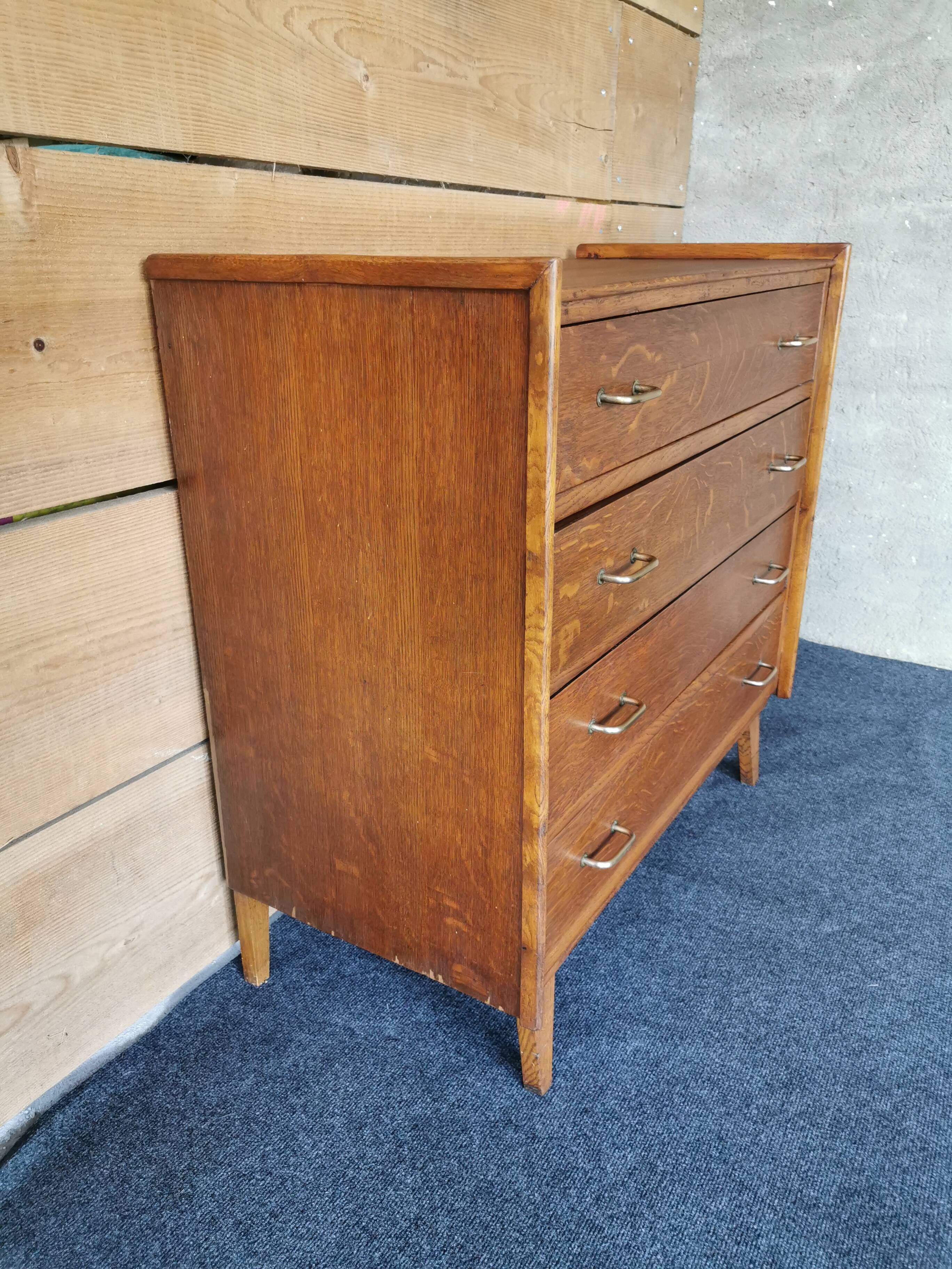 Dresser 1960