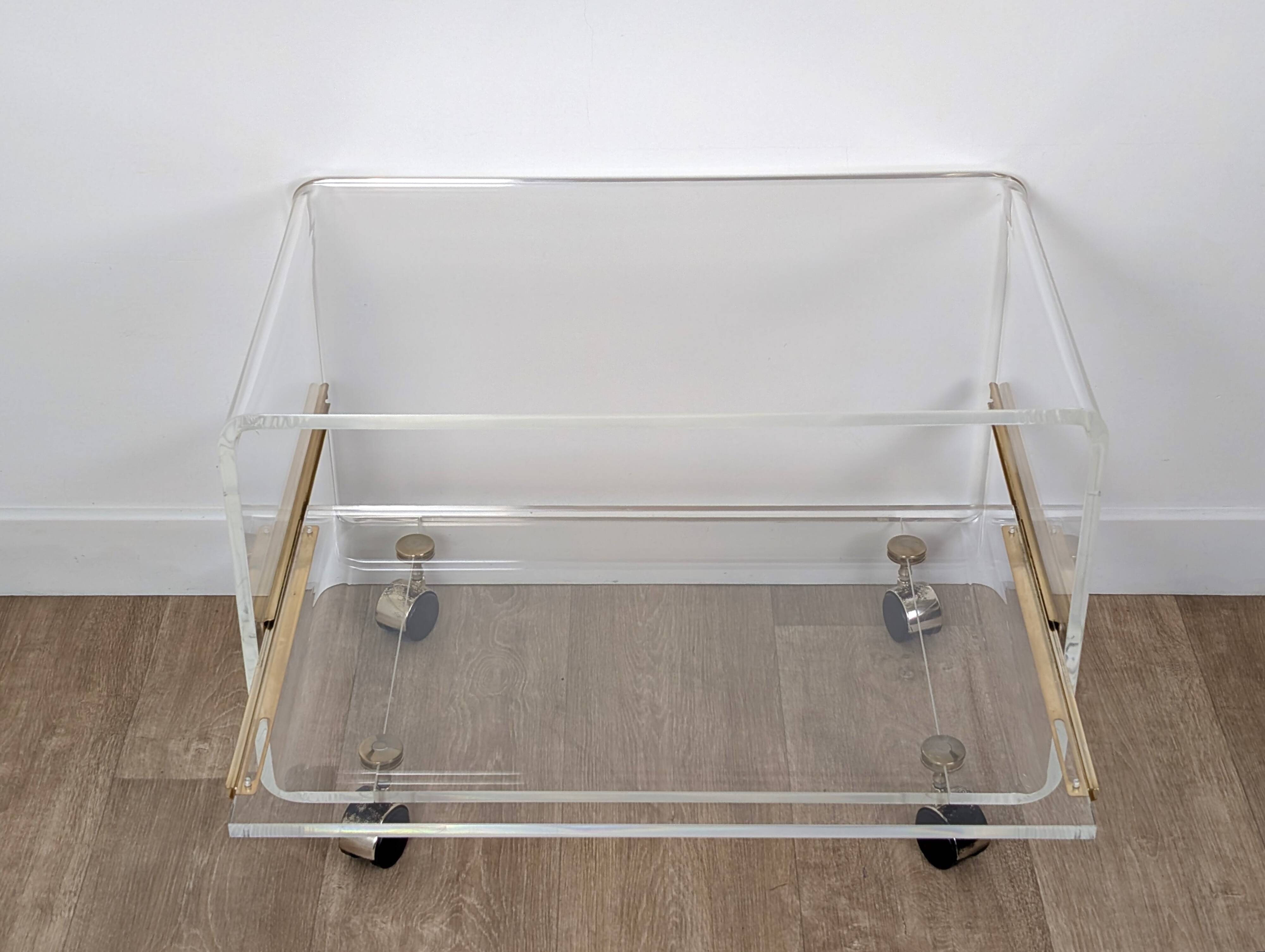 Altuglas serving trolley by David Lange