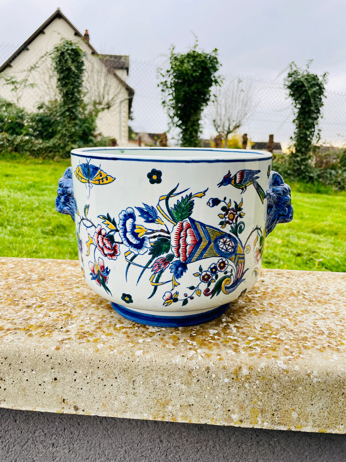 Earthenware cover pot of Gien XIXth