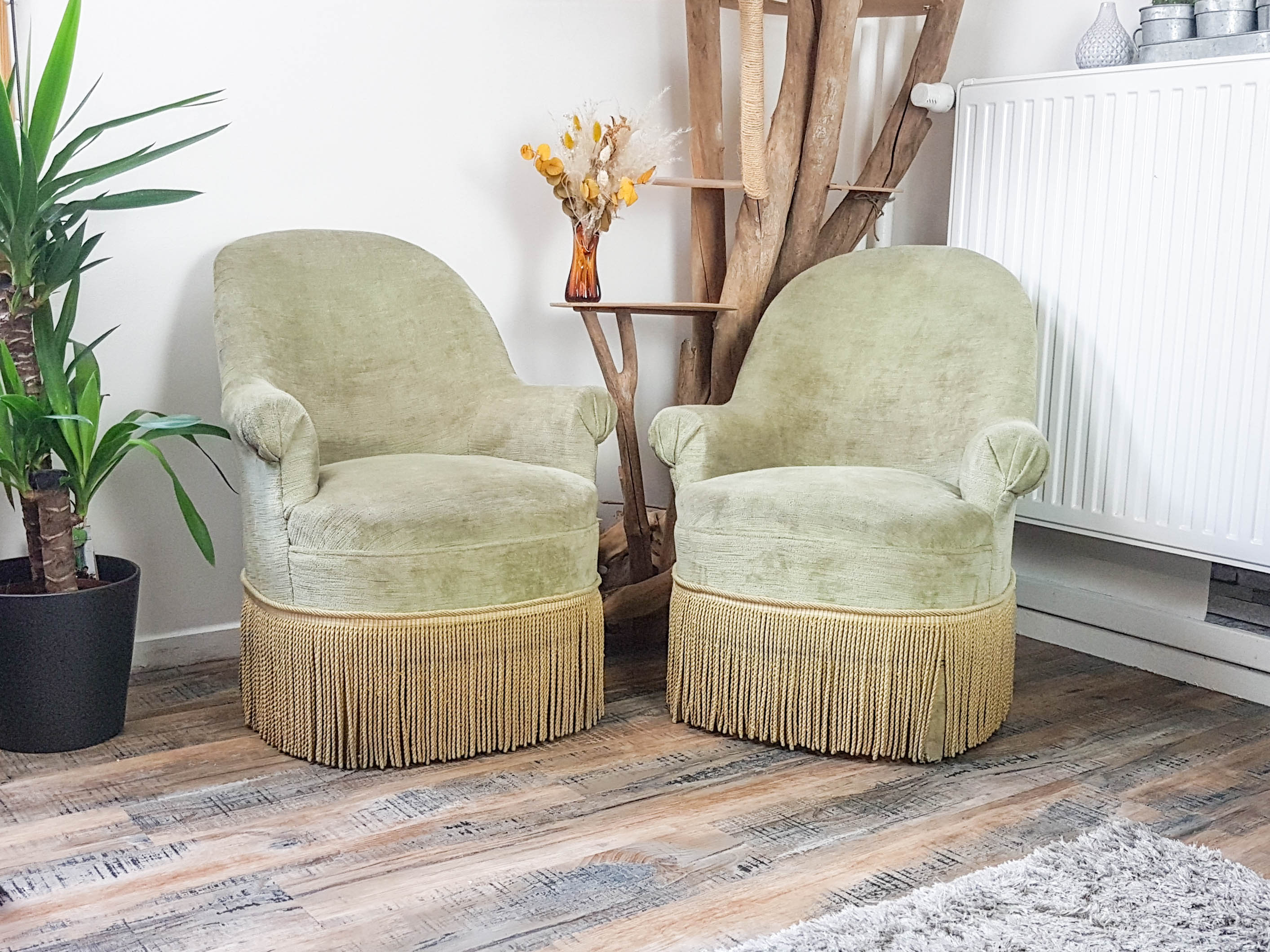 Vintage pistachio green velvet toad chair
