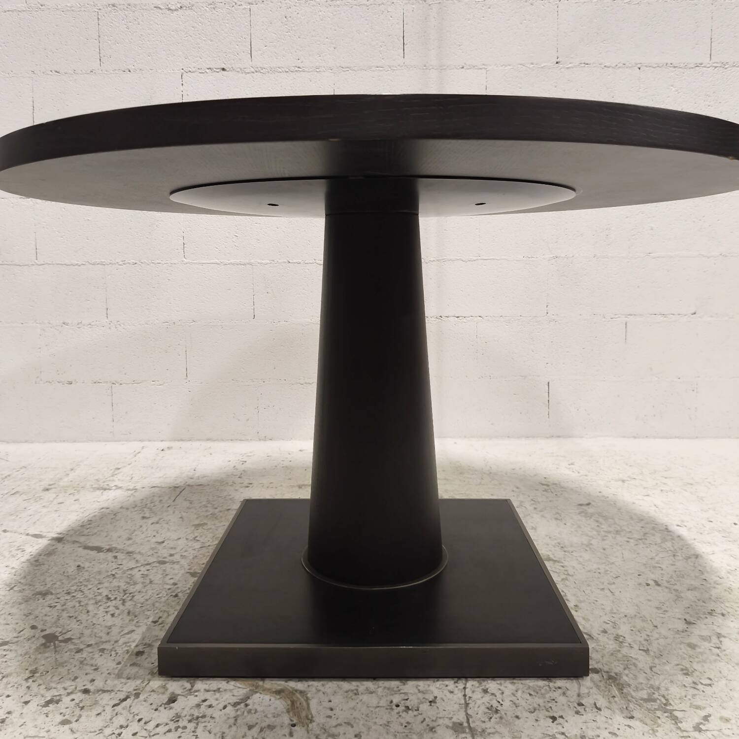 Table ronde modèle Convivio, design Antonio Citterio pour Maxalto