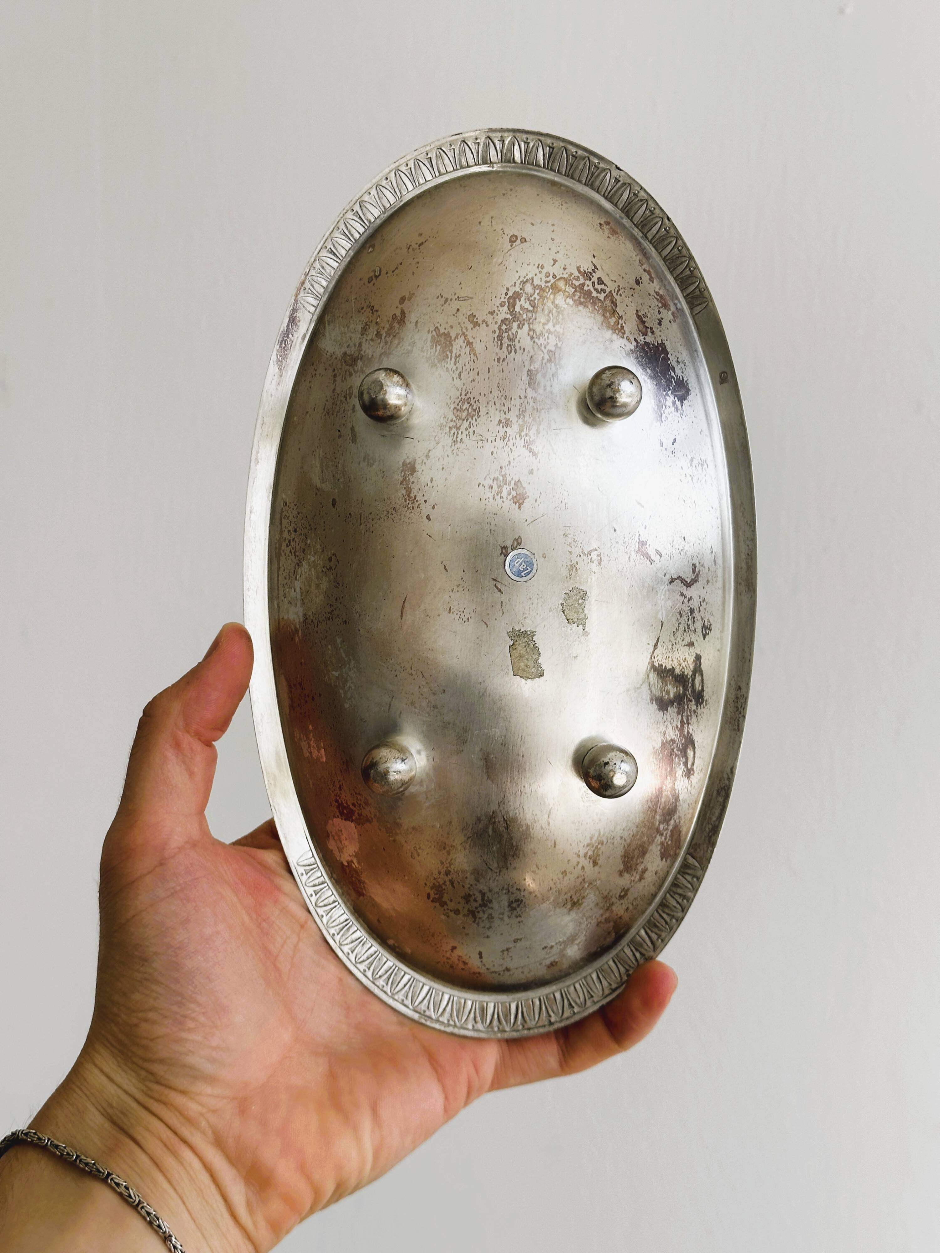 Silver-plated metal empty pocket on ball feet