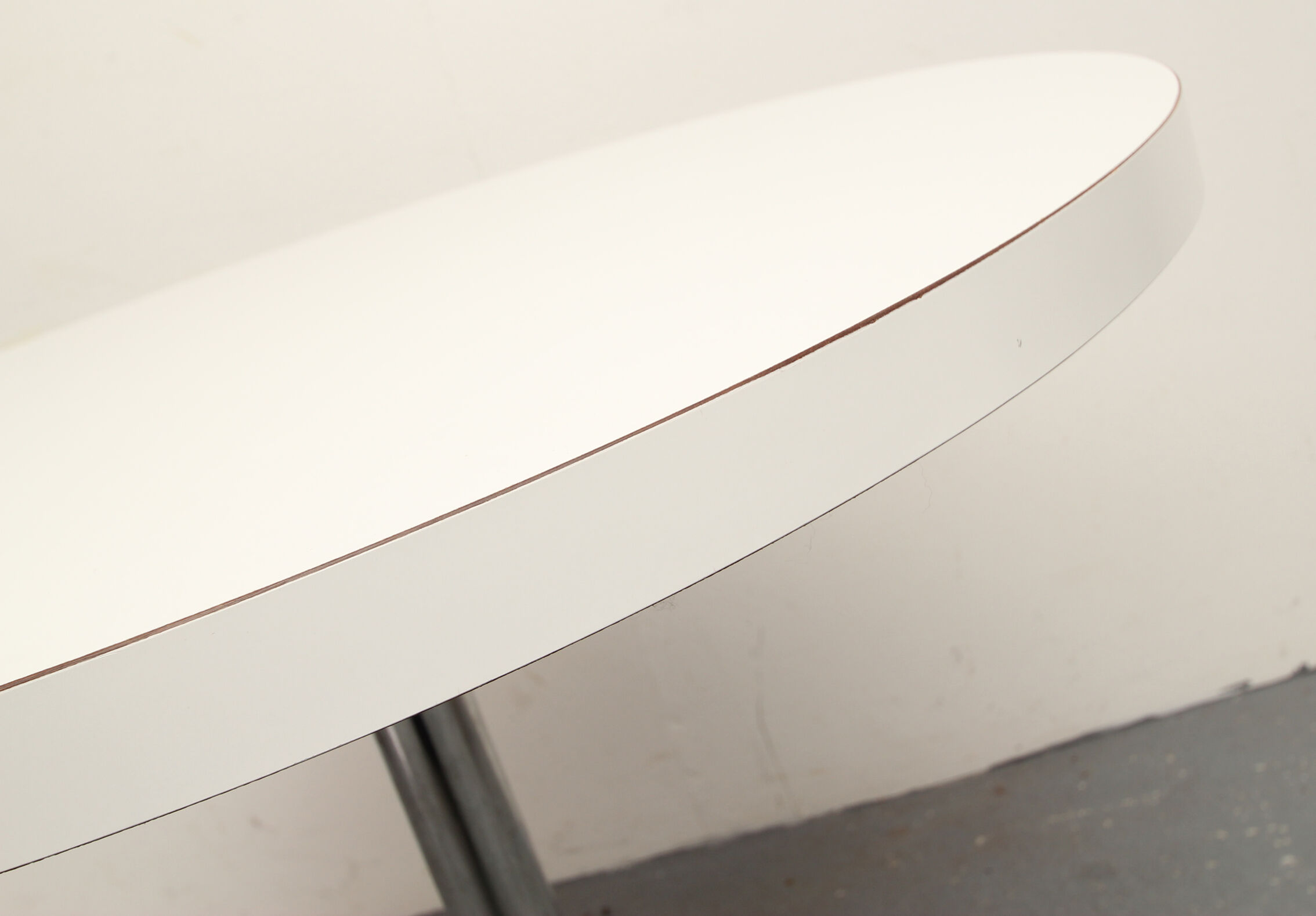 70s coffetbale in white