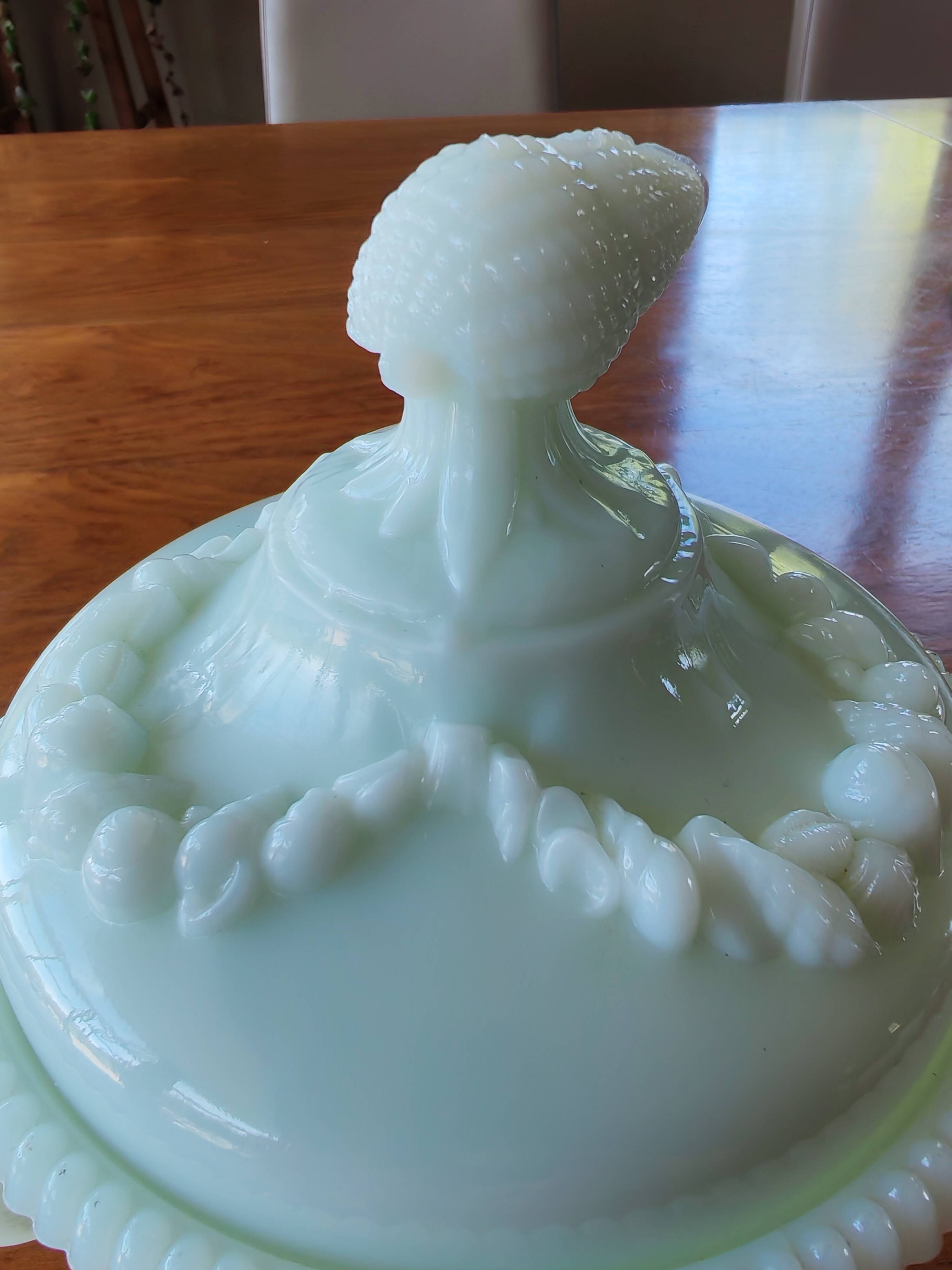 Vintage opal white glass bonbonnière