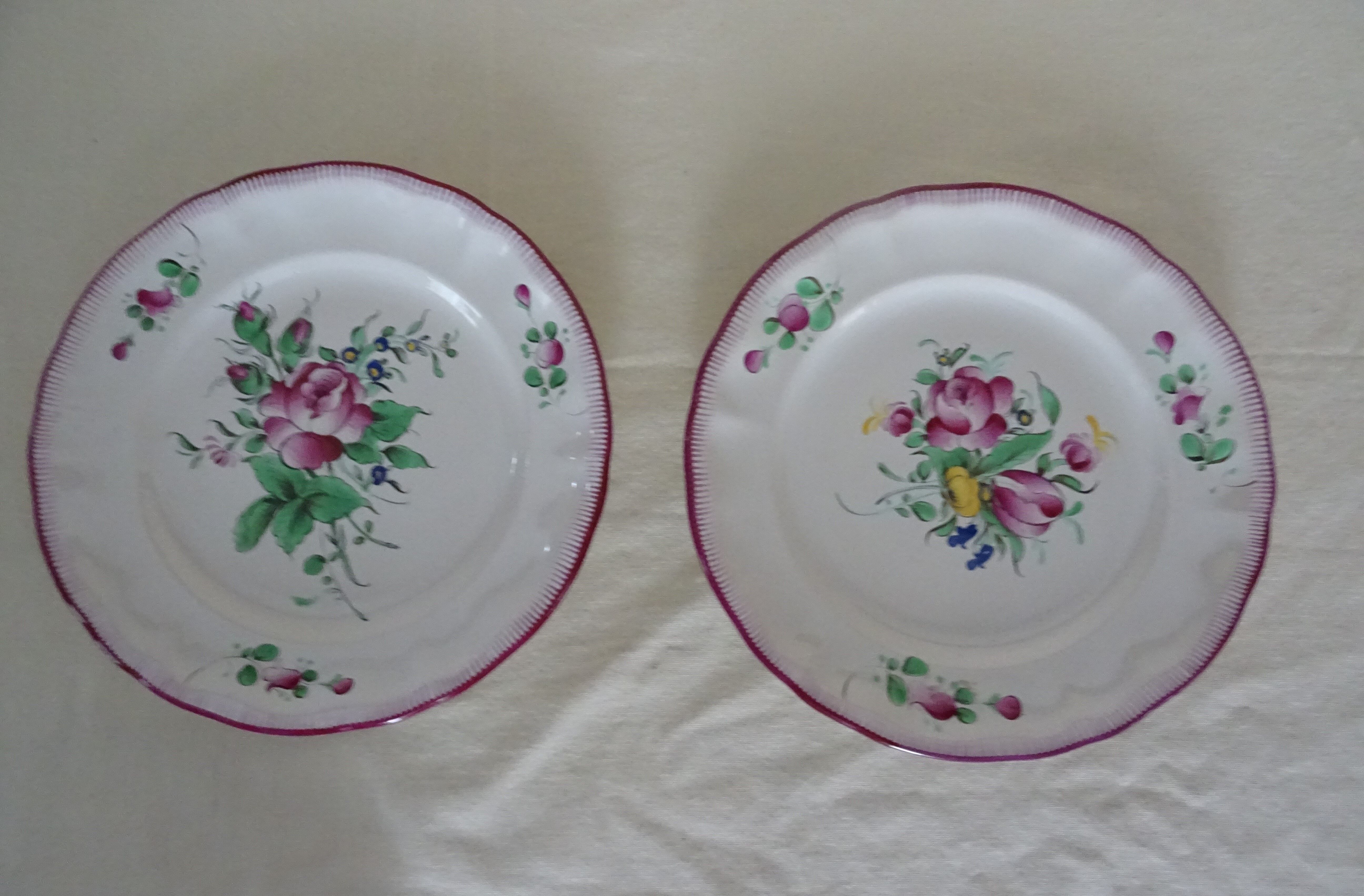 2 flat plates red flower faience Saint Clément