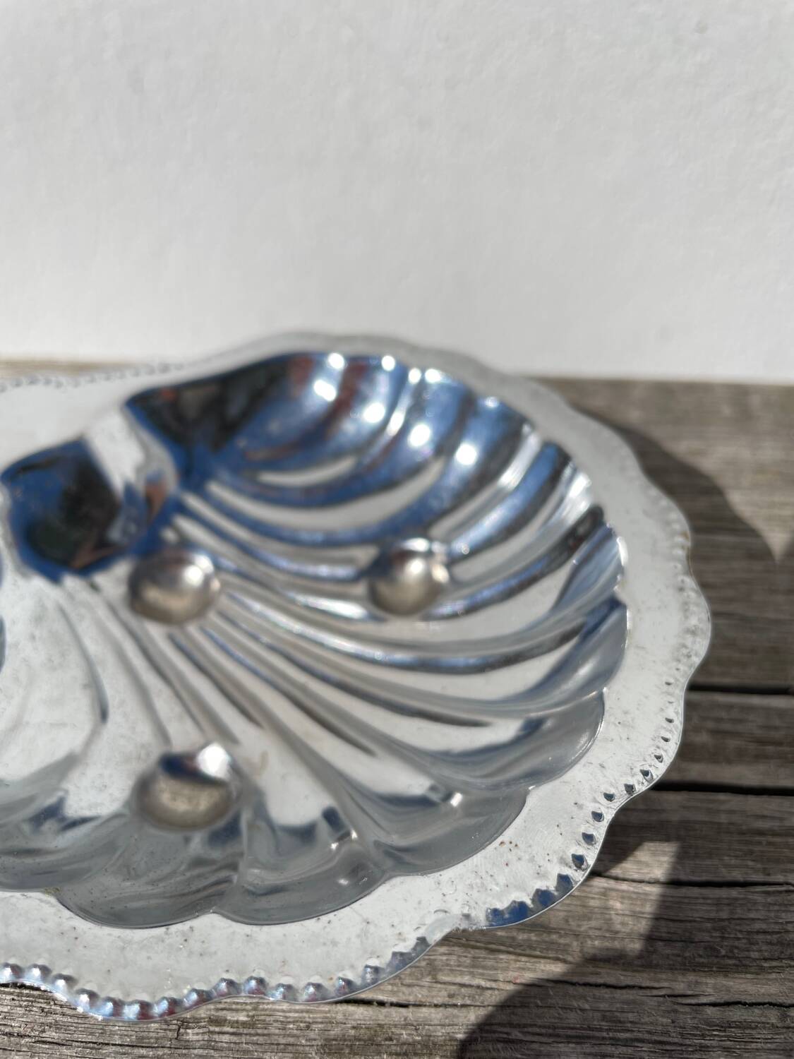 Silver-plated metal shell butter dish
